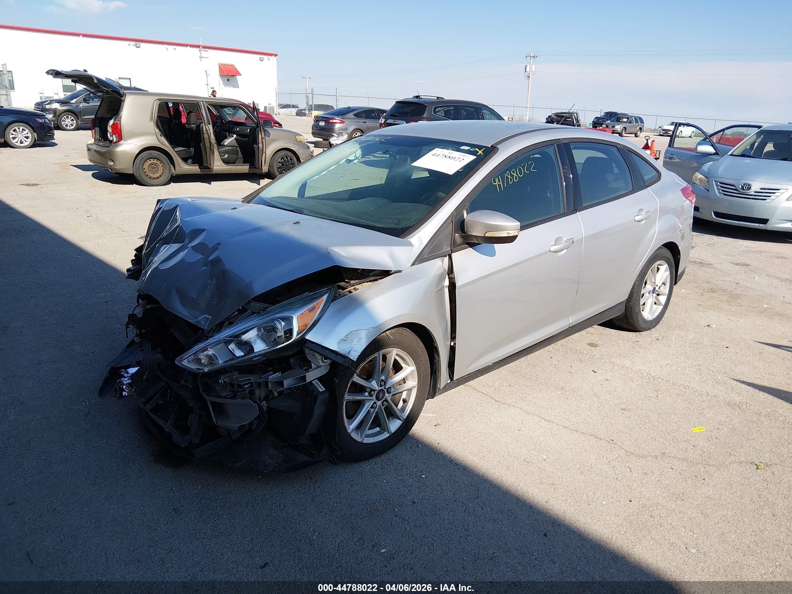 2015 Ford Focus Se Silver vin: 1FADP3F21FL329360