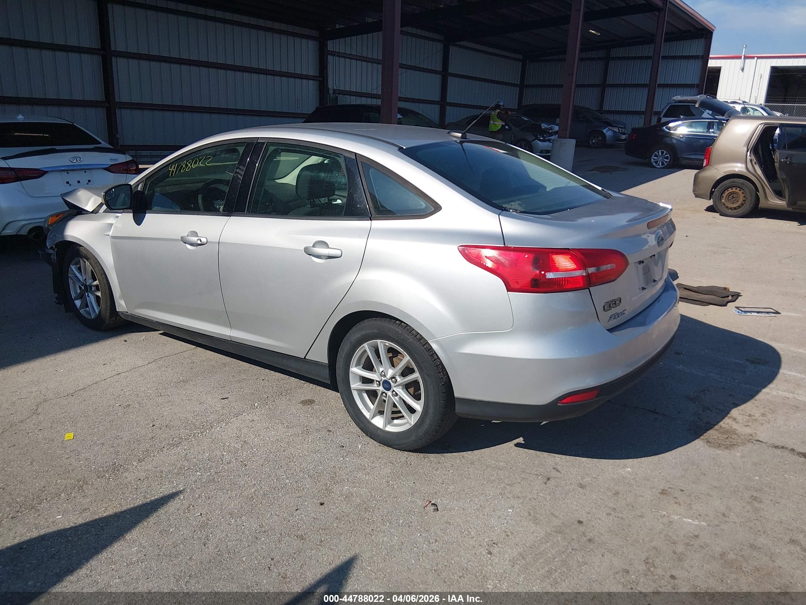2015 Ford Focus Se Silver vin: 1FADP3F21FL329360