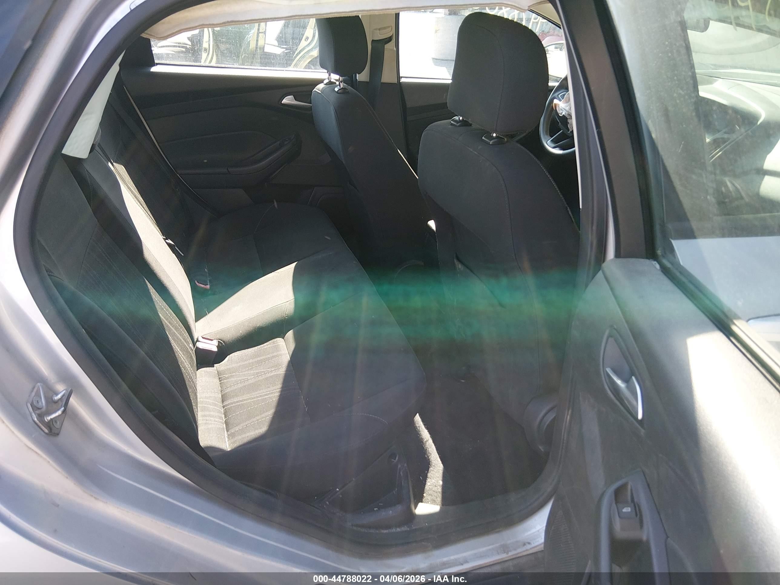2015 Ford Focus Se Silver vin: 1FADP3F21FL329360
