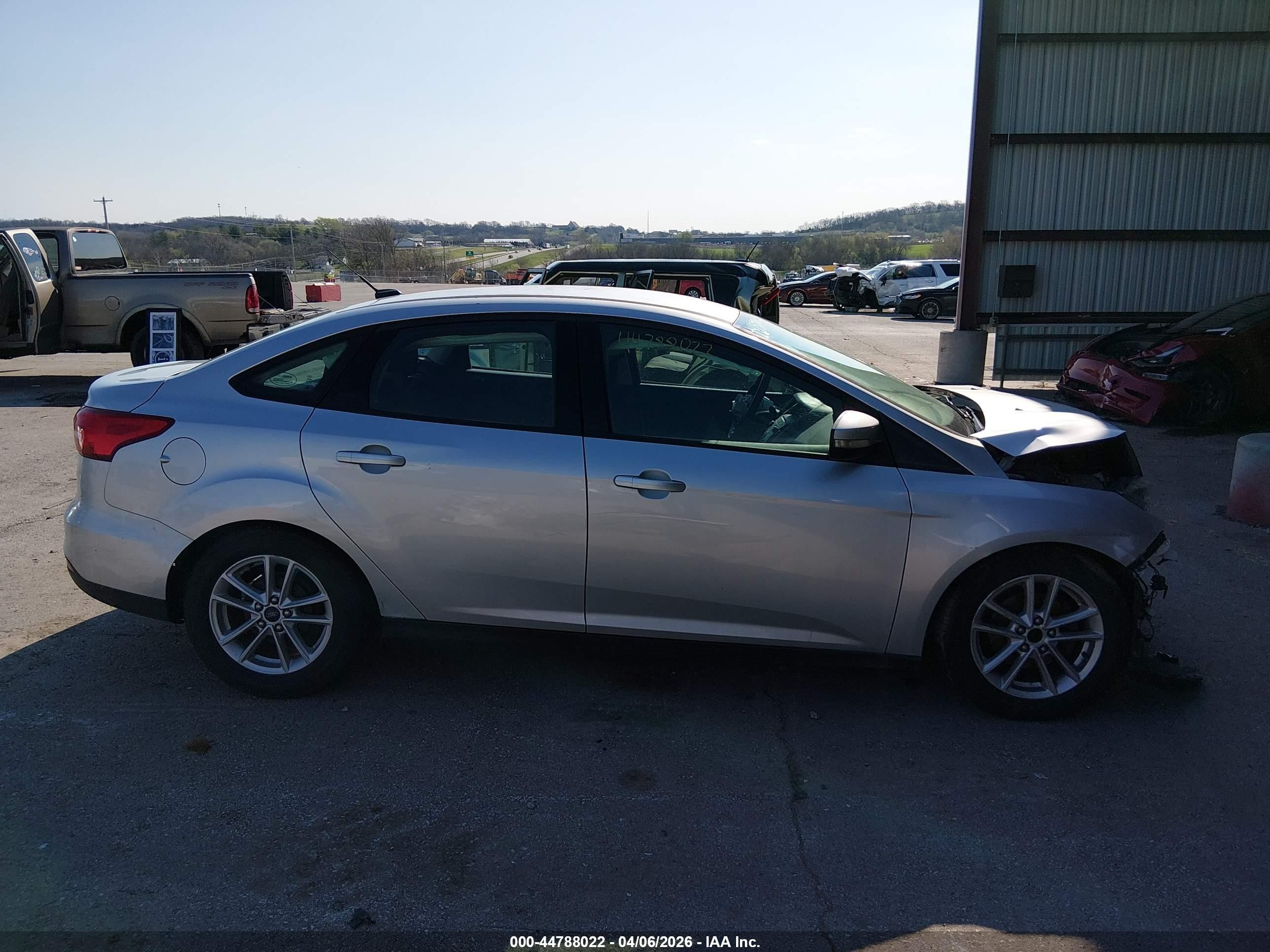 2015 Ford Focus Se Silver vin: 1FADP3F21FL329360