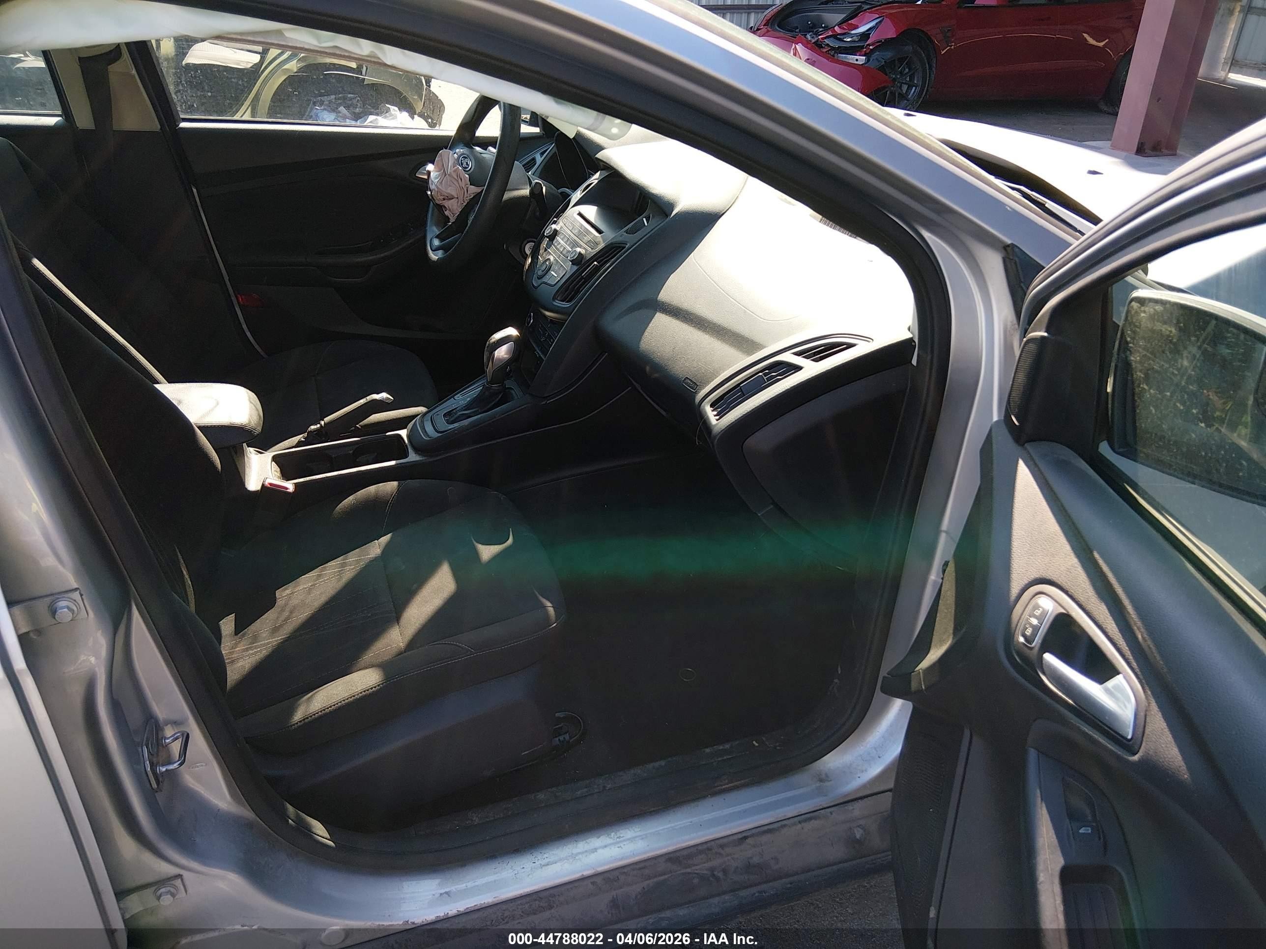 2015 Ford Focus Se Silver vin: 1FADP3F21FL329360