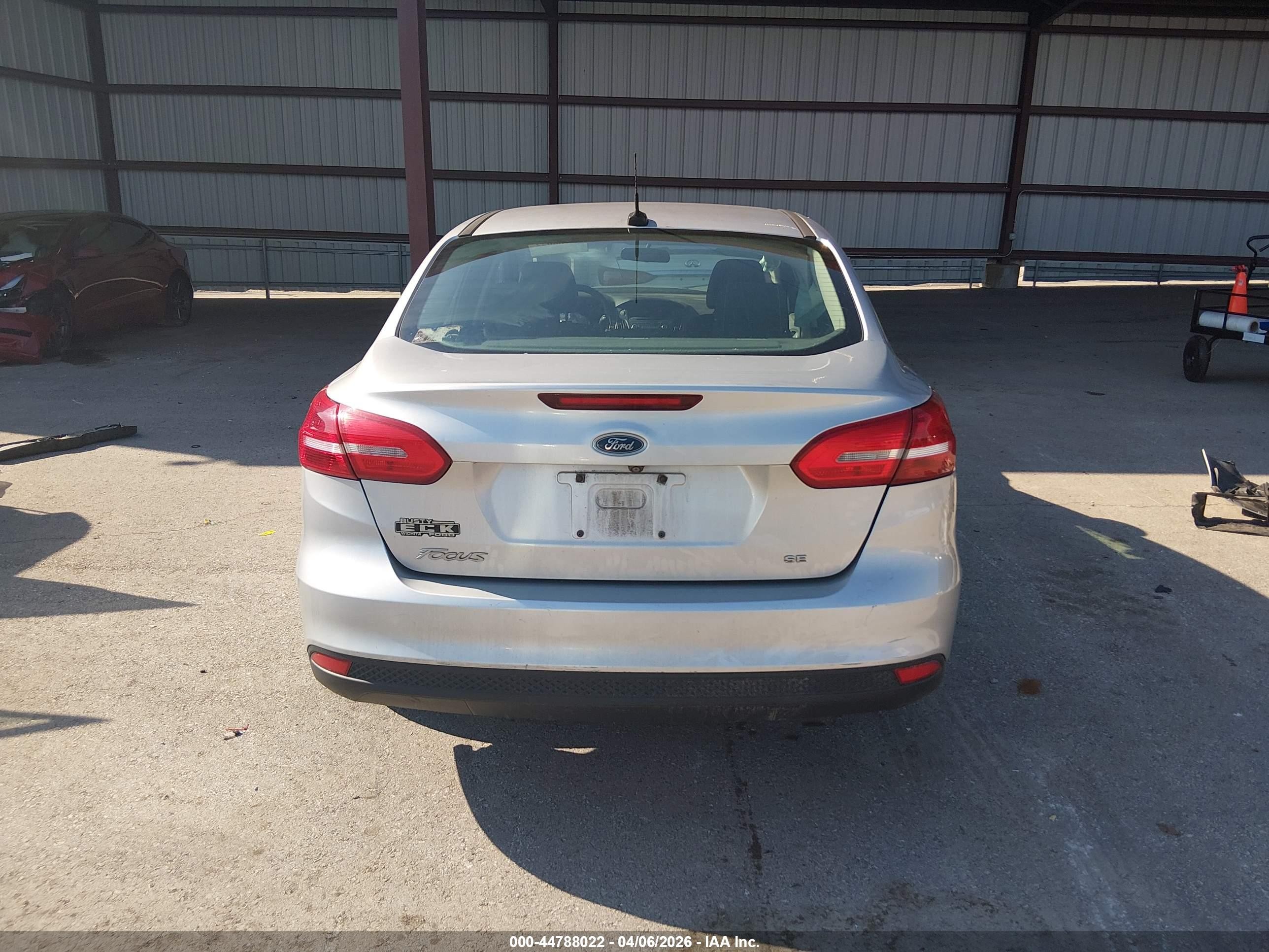 2015 Ford Focus Se Silver vin: 1FADP3F21FL329360