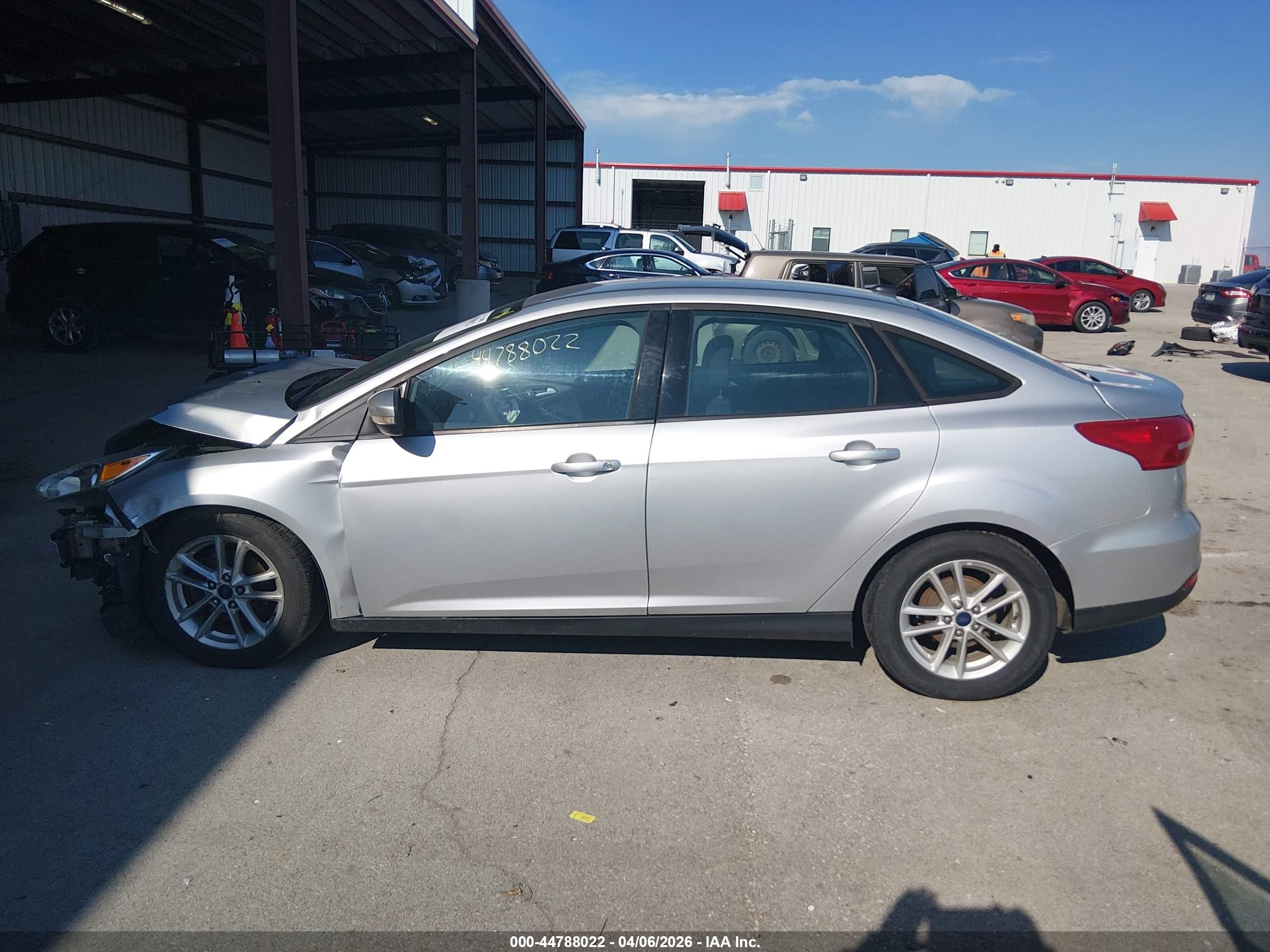 2015 Ford Focus Se Silver vin: 1FADP3F21FL329360
