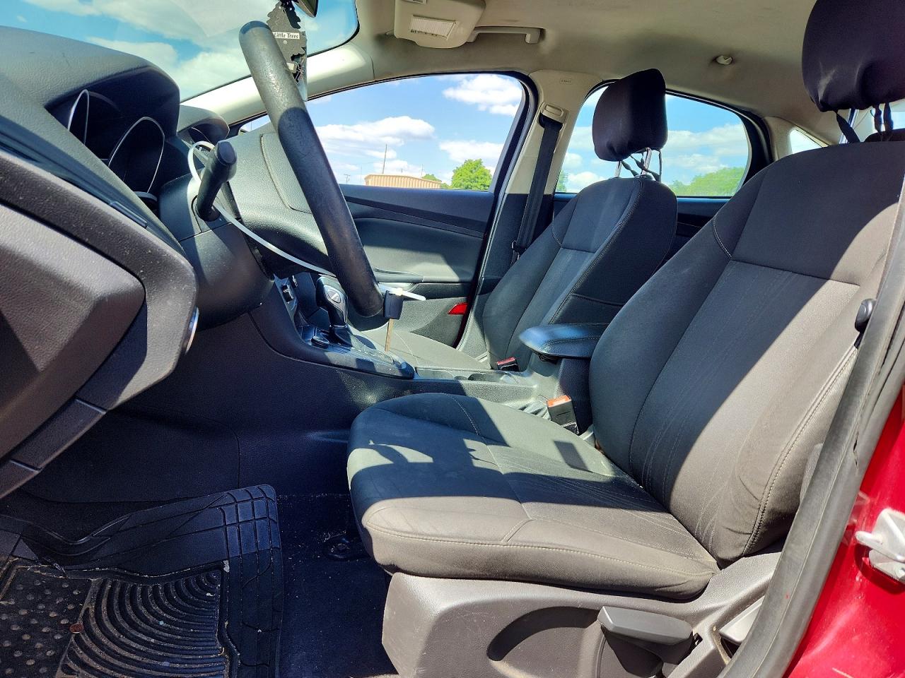 2015 Ford Focus Se Red vin: 1FADP3F21FL333862