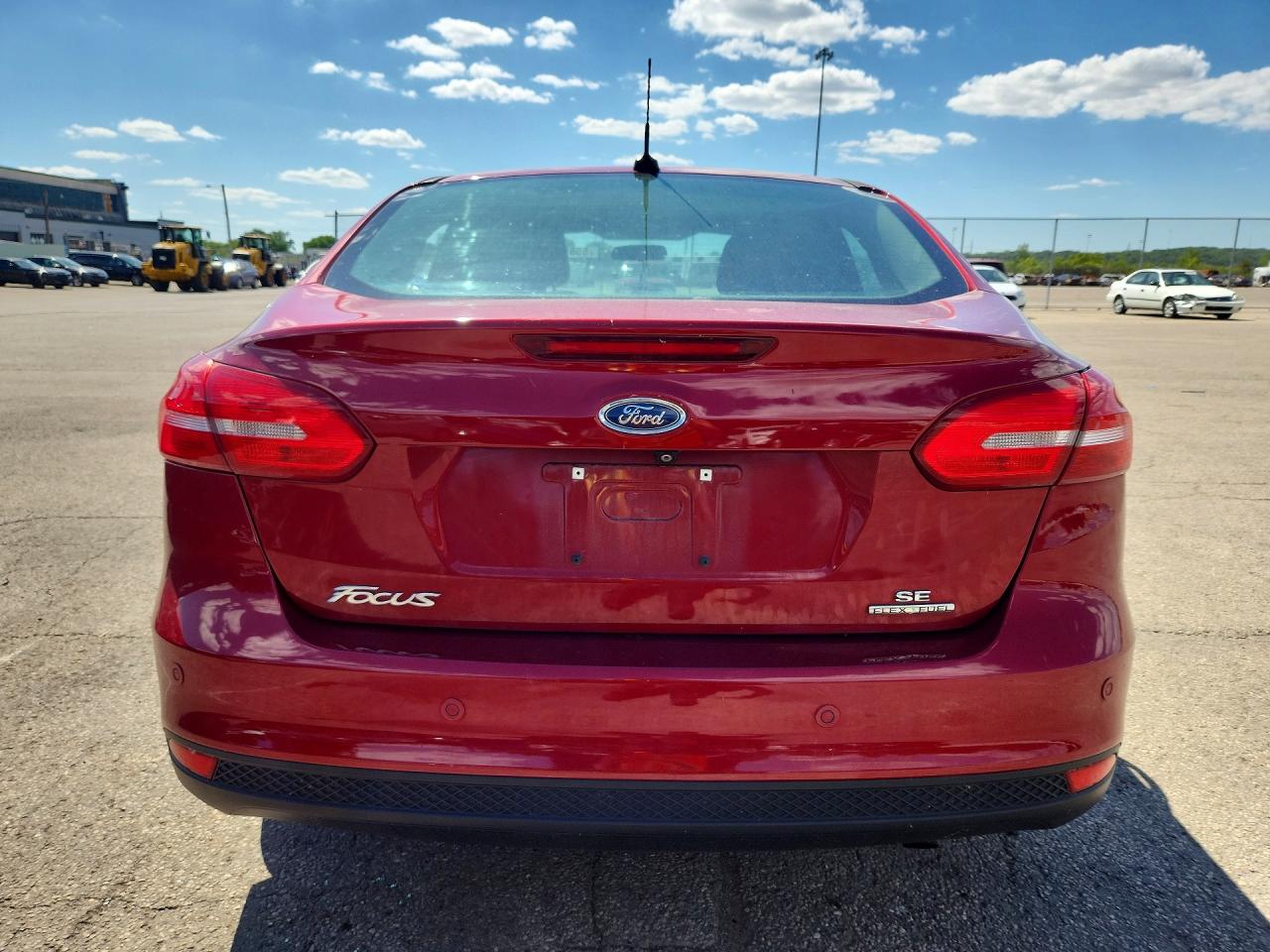 2015 Ford Focus Se Red vin: 1FADP3F21FL333862