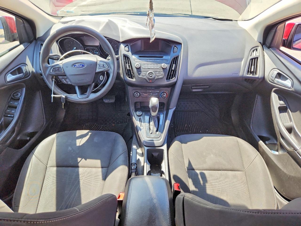 2015 Ford Focus Se Red vin: 1FADP3F21FL333862