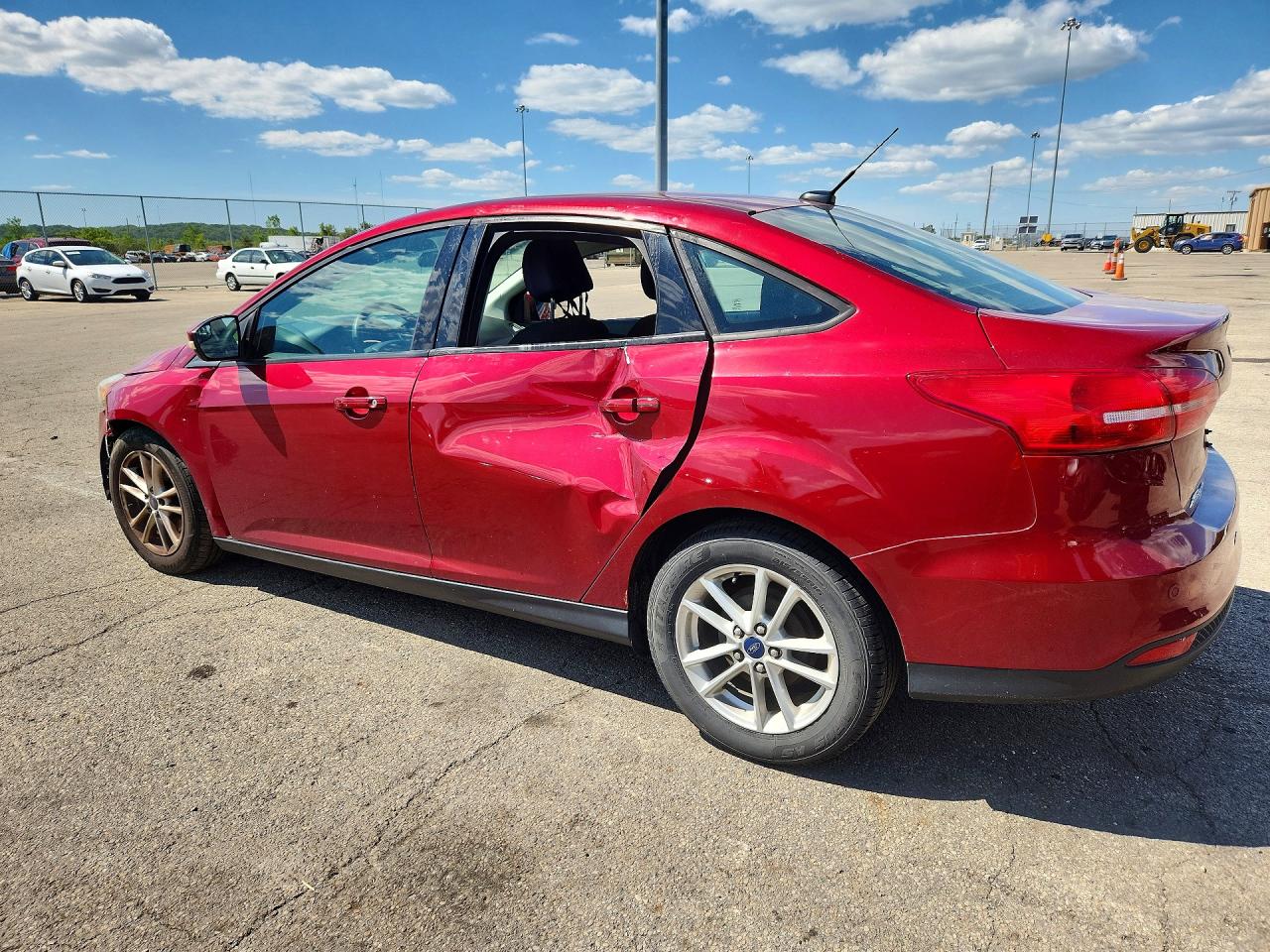 2015 Ford Focus Se Red vin: 1FADP3F21FL333862