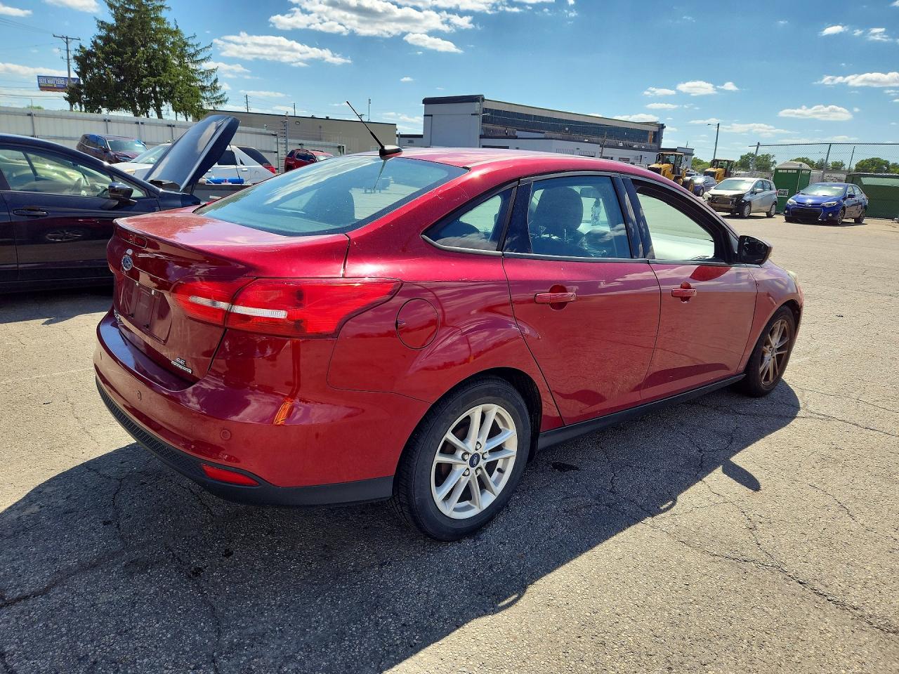 2015 Ford Focus Se Red vin: 1FADP3F21FL333862