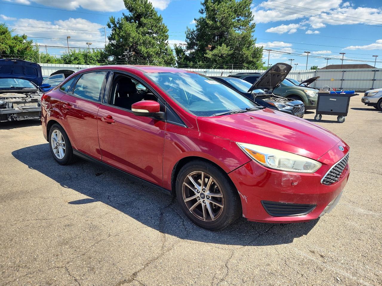 2015 Ford Focus Se Red vin: 1FADP3F21FL333862