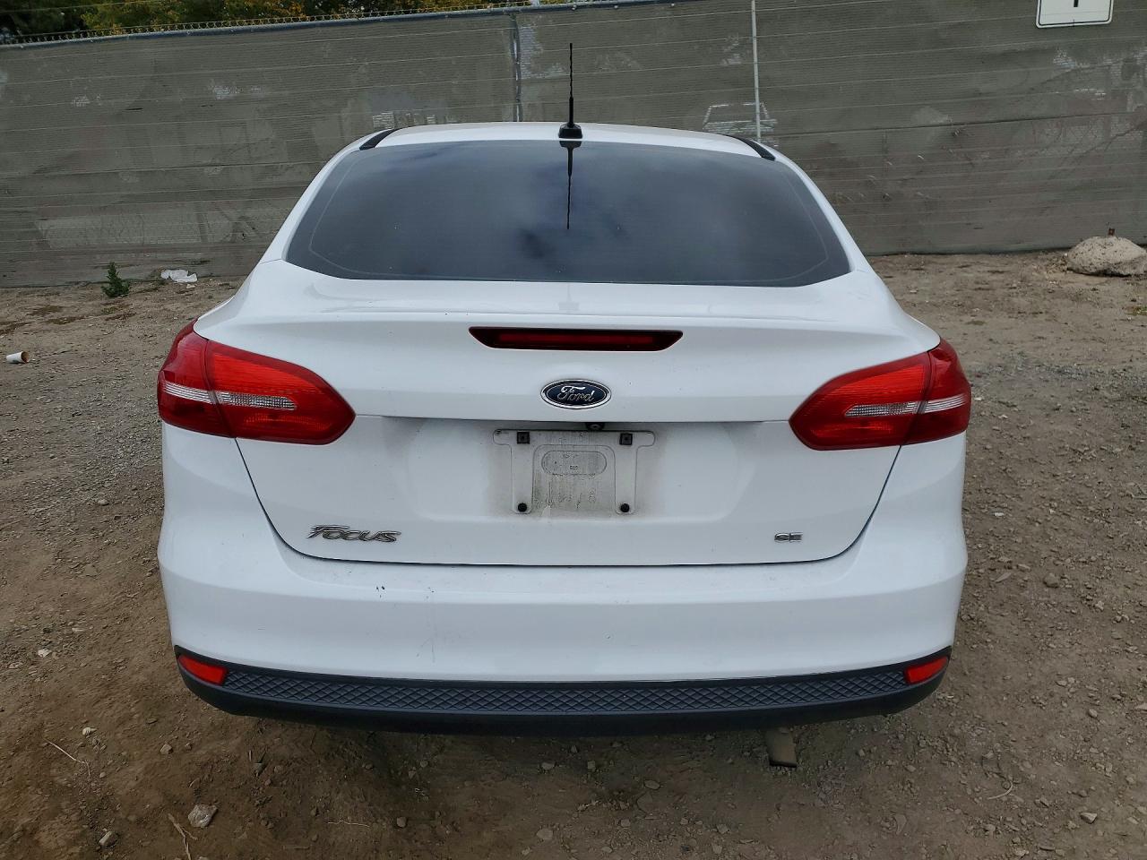 2015 Ford Focus Se Белый vin: 1FADP3F21FL335322
