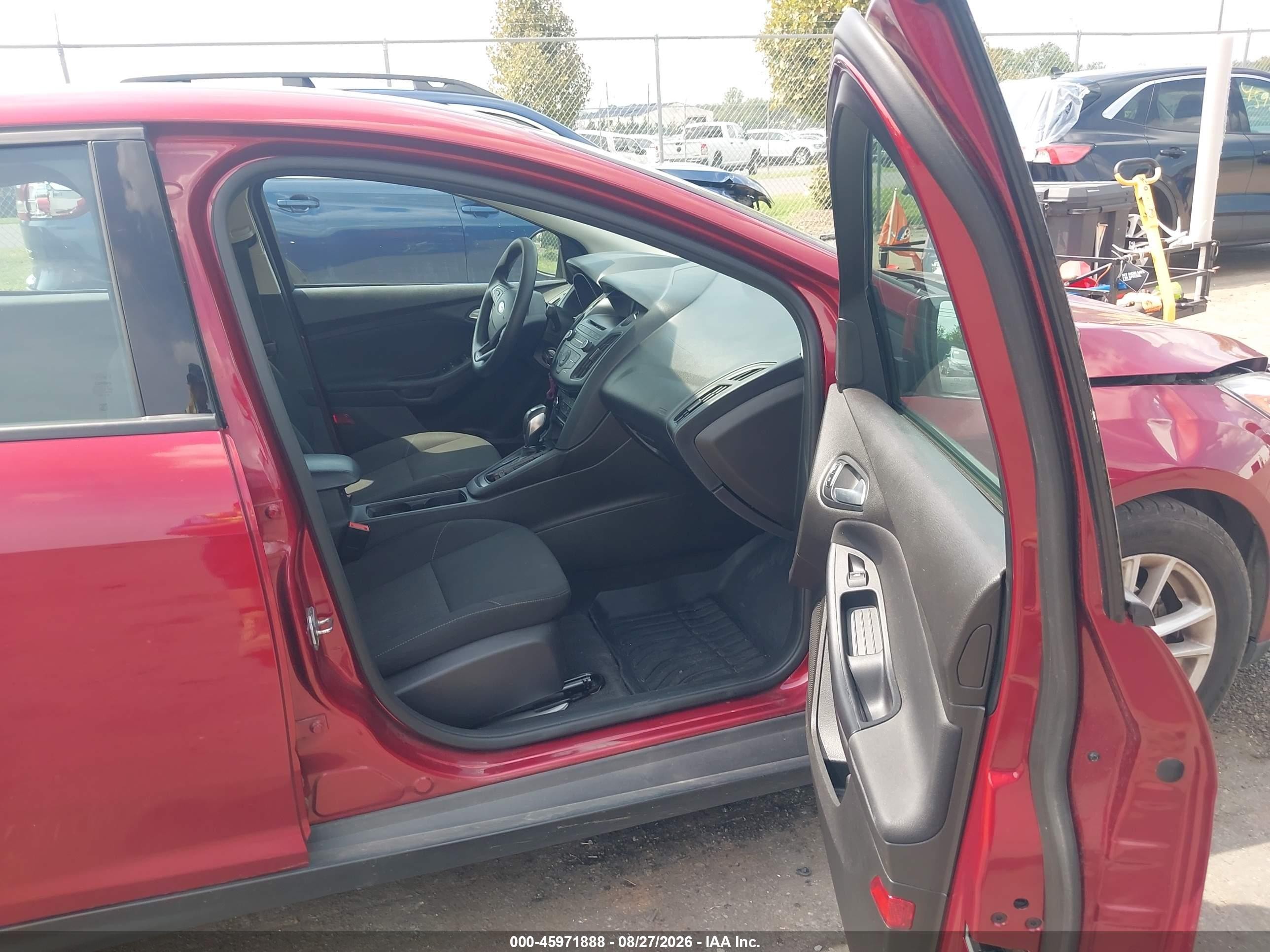 2015 Ford Focus Se Red vin: 1FADP3F21FL342173
