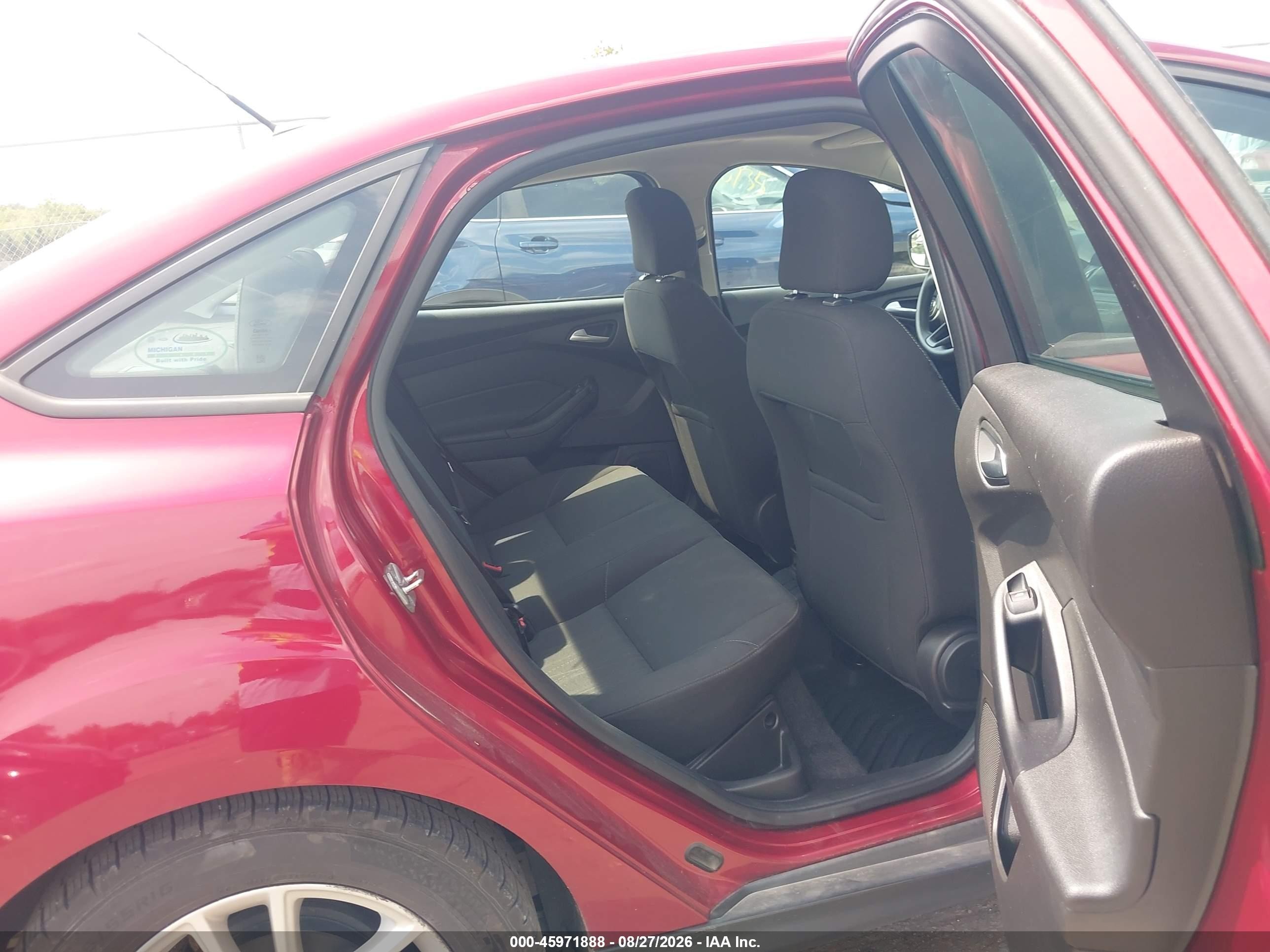 2015 Ford Focus Se Red vin: 1FADP3F21FL342173