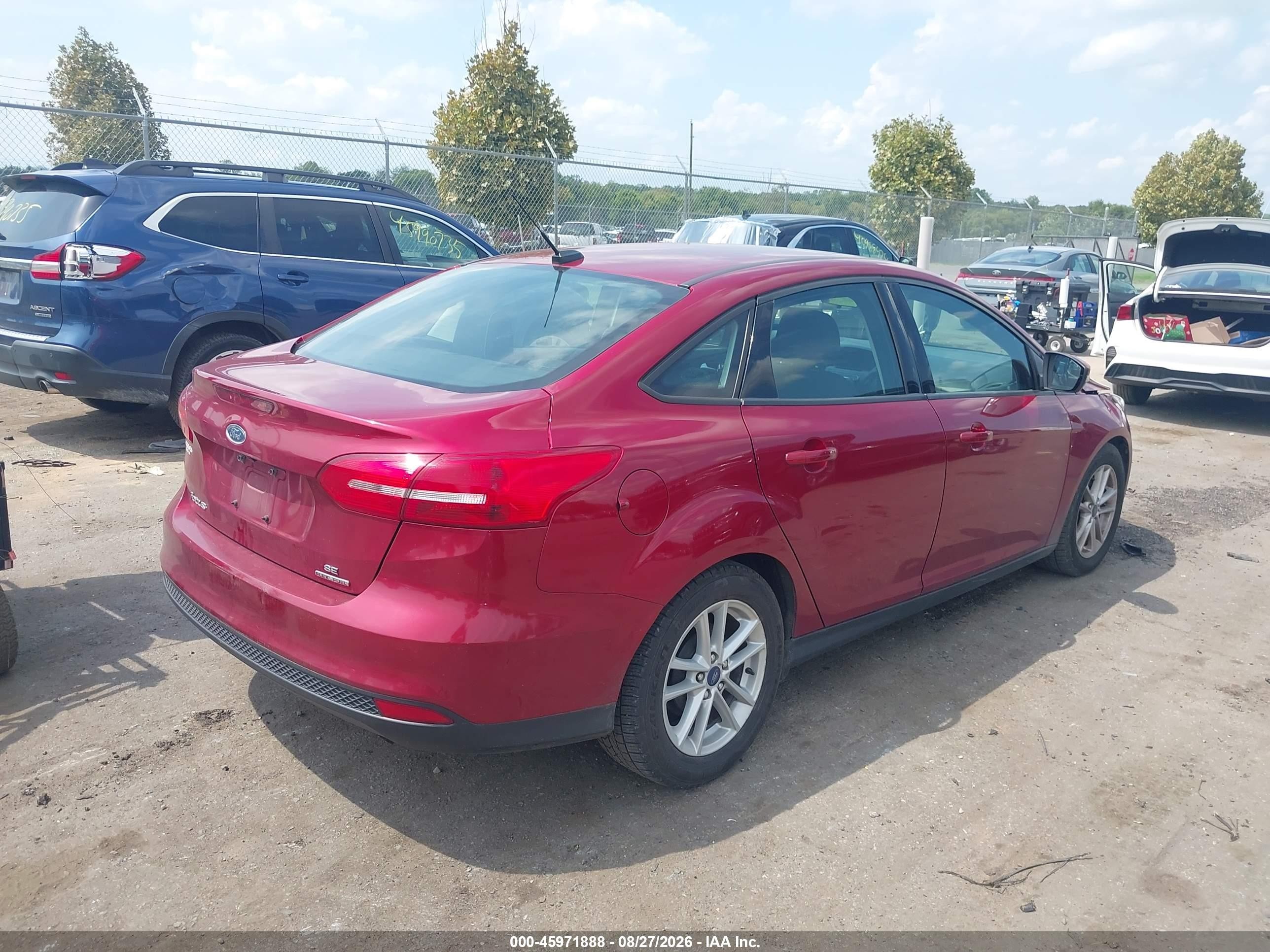 2015 Ford Focus Se Red vin: 1FADP3F21FL342173