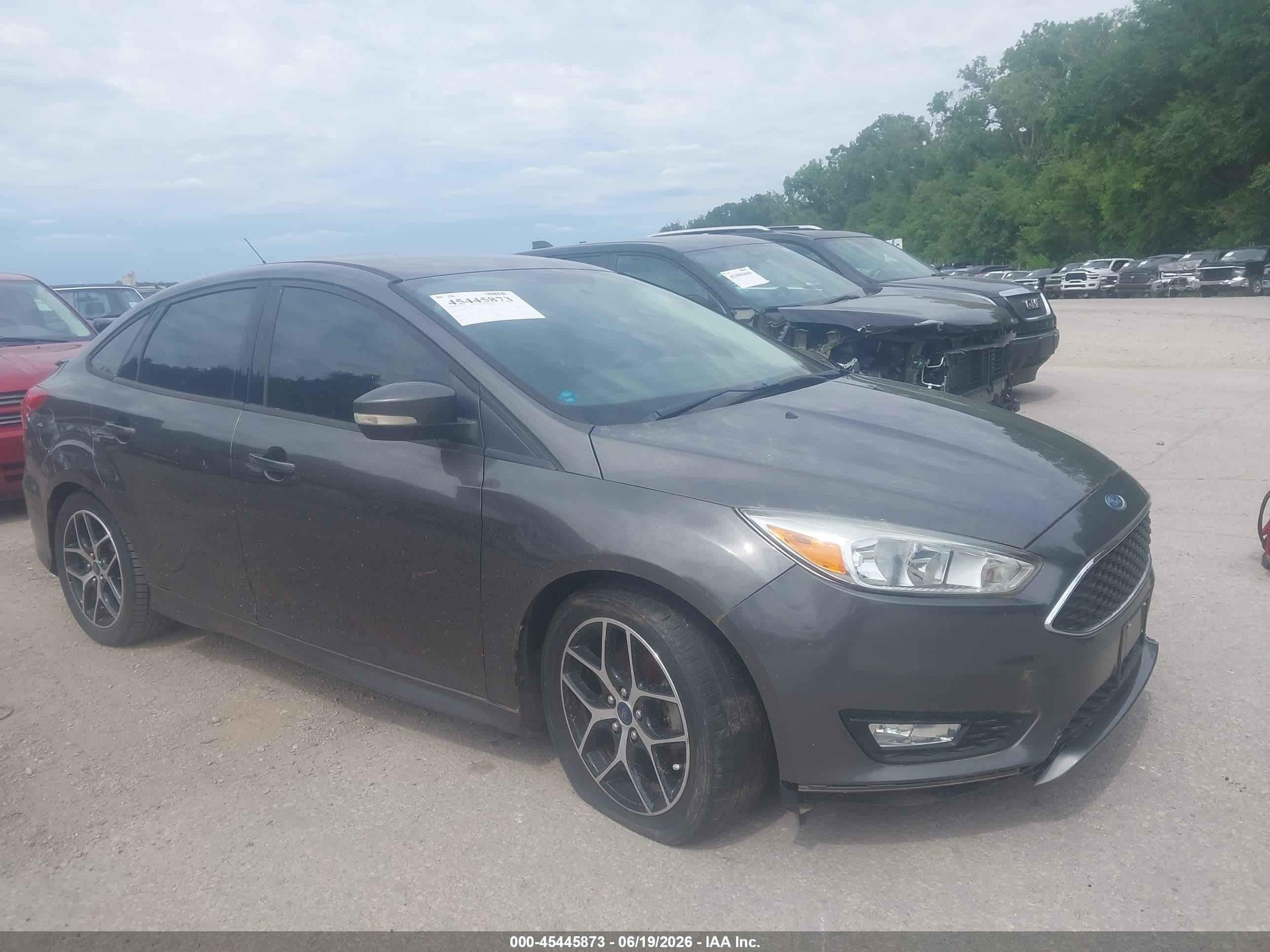 2015 Ford Focus Se Gray vin: 1FADP3F21FL357157
