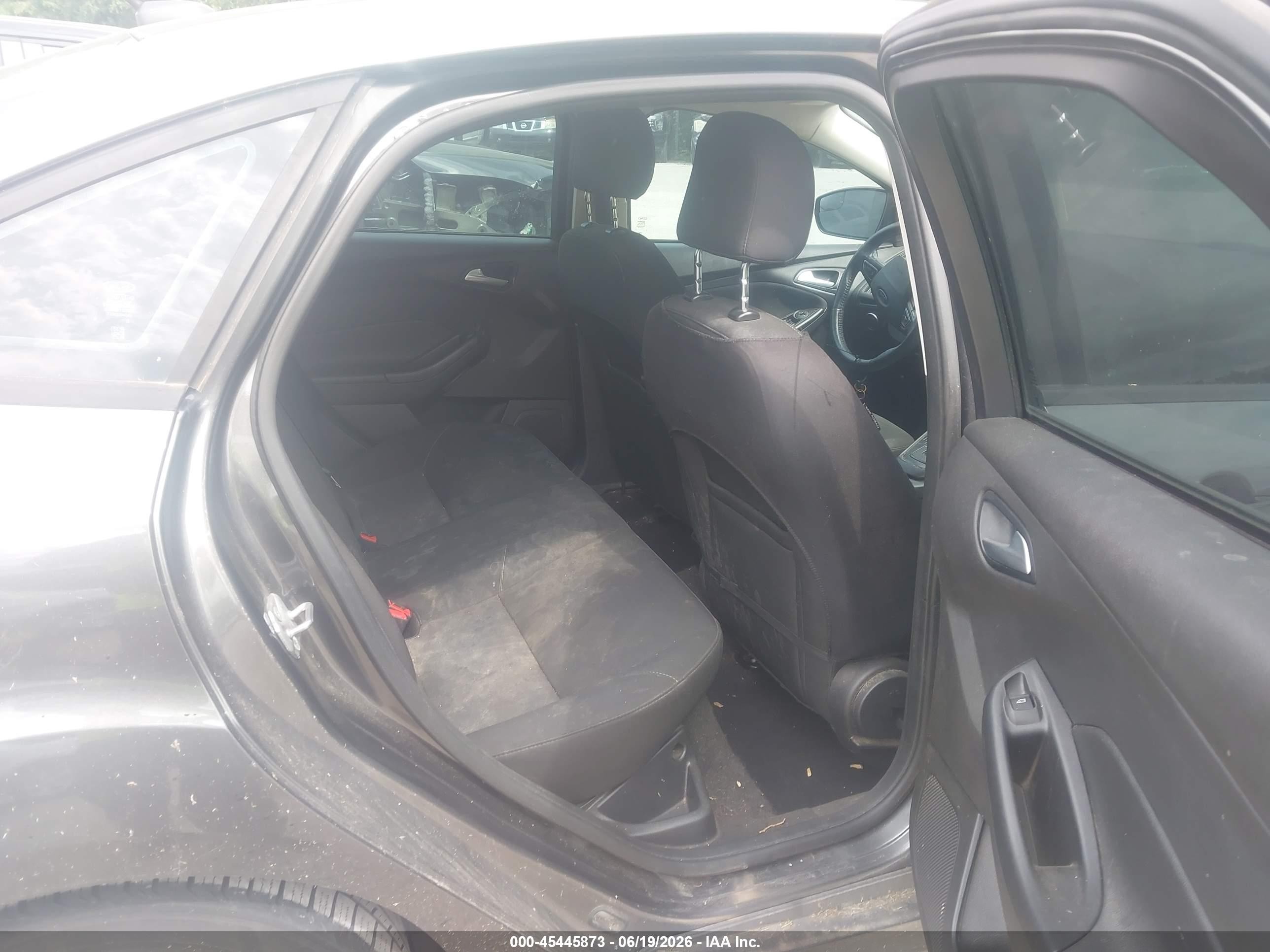 2015 Ford Focus Se Gray vin: 1FADP3F21FL357157