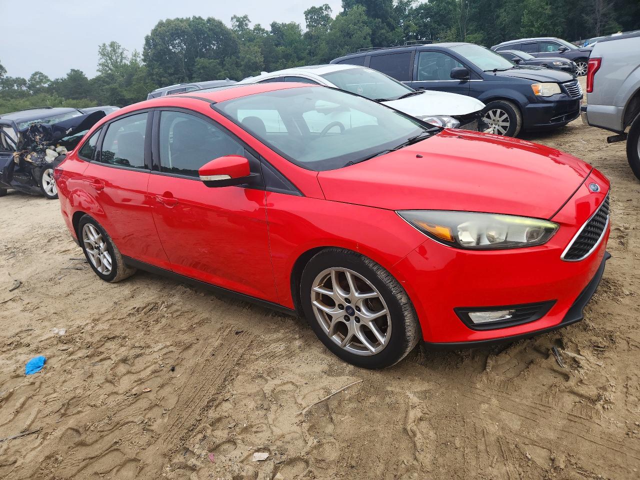 2015 Ford Focus Se Red vin: 1FADP3F21FL365310