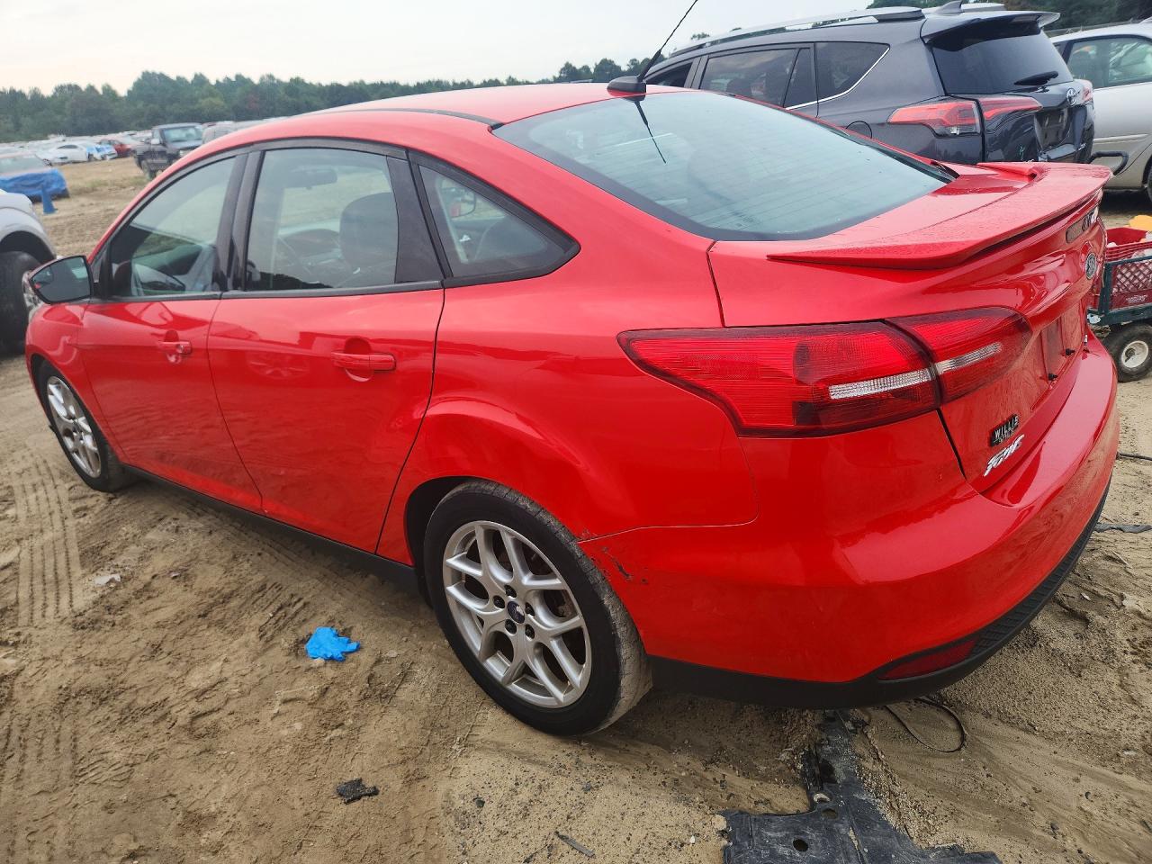 2015 Ford Focus Se Red vin: 1FADP3F21FL365310