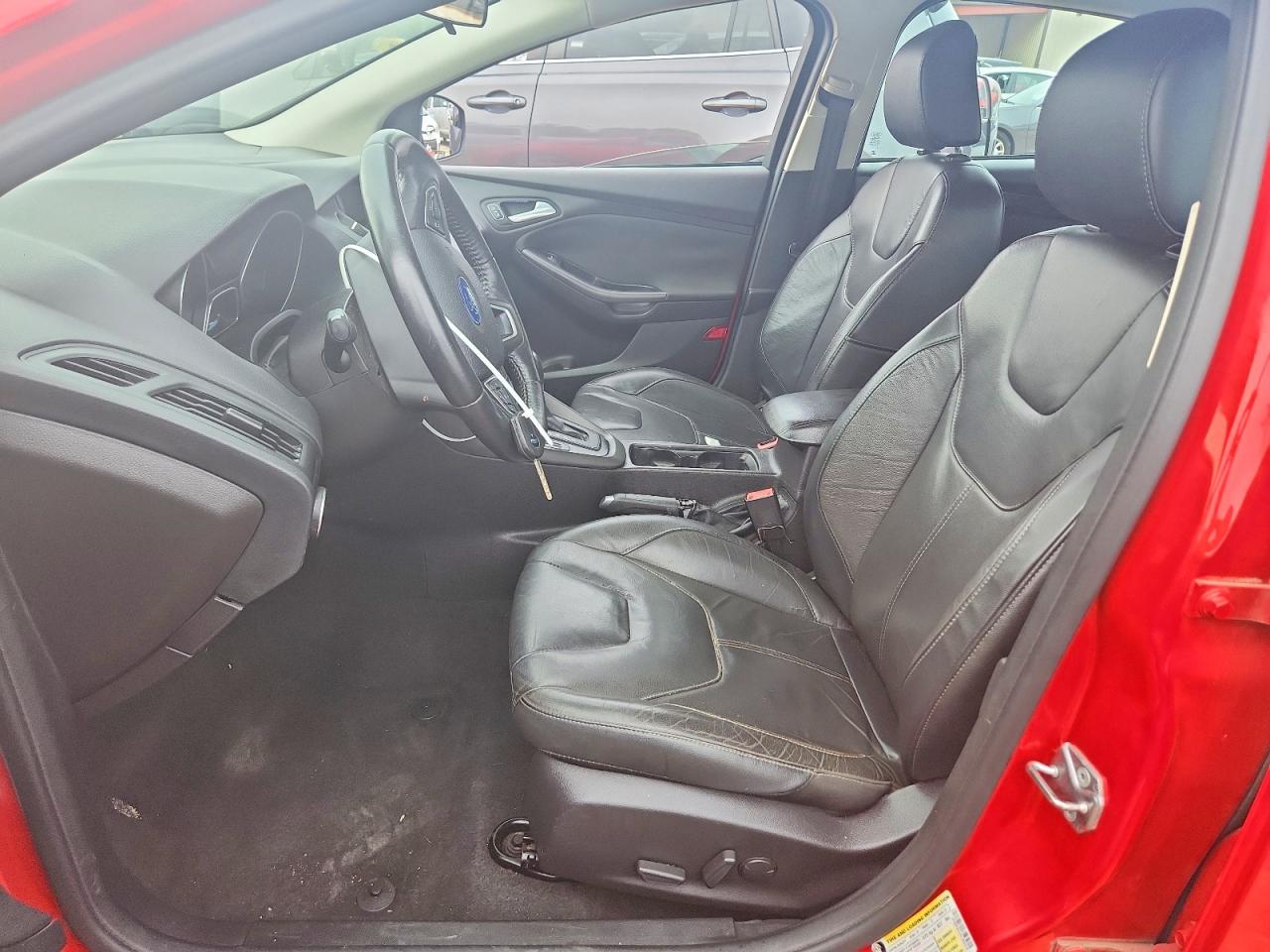 2015 Ford Focus Se Red vin: 1FADP3F21FL365310