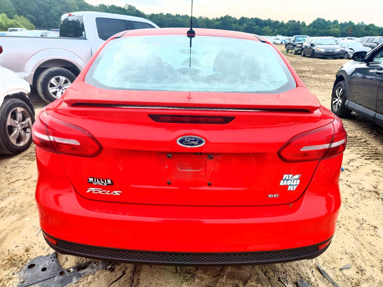 2015 Ford Focus Se Red vin: 1FADP3F21FL365310