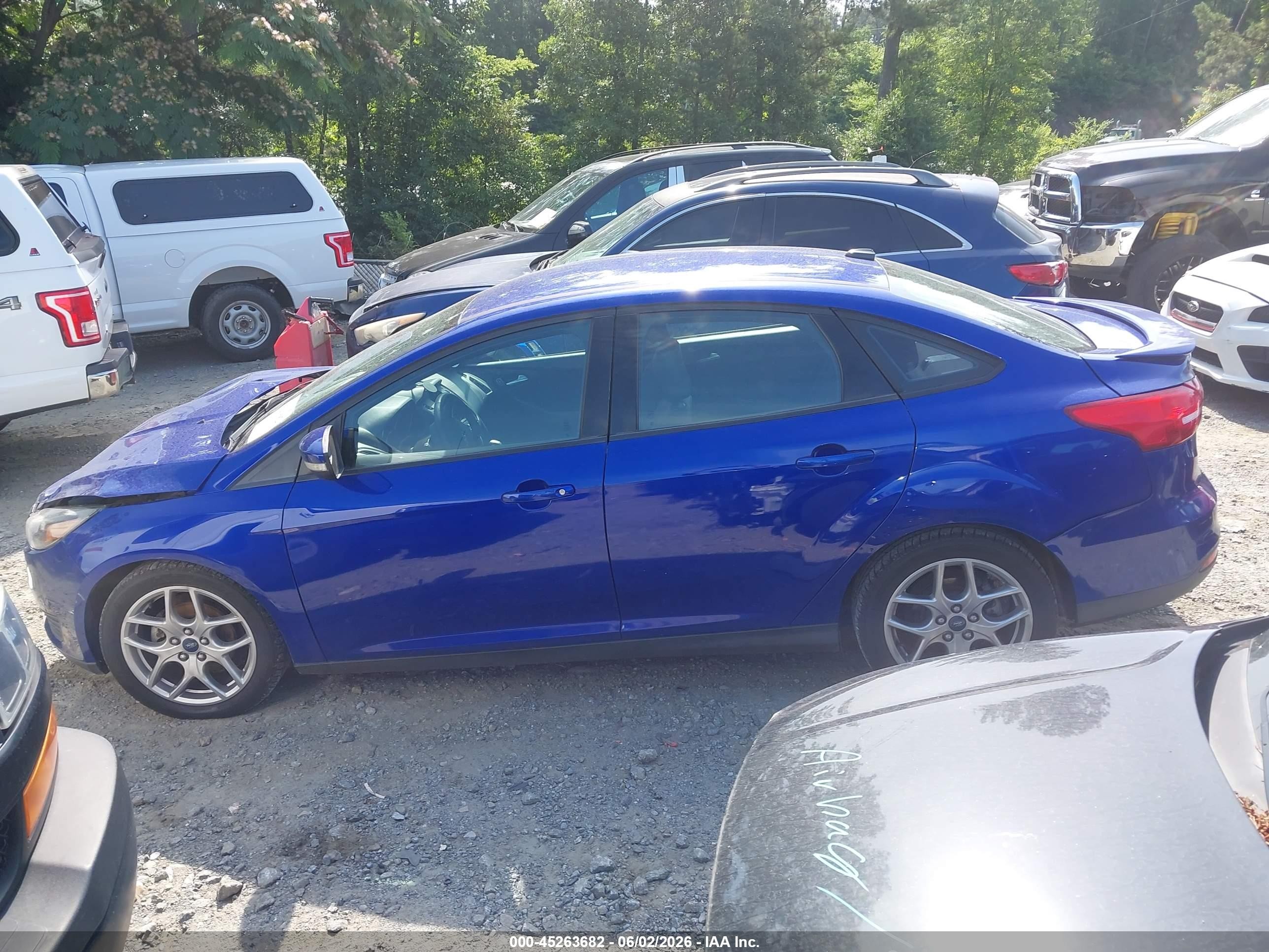 2015 Ford Focus Se Blue vin: 1FADP3F21FL381863
