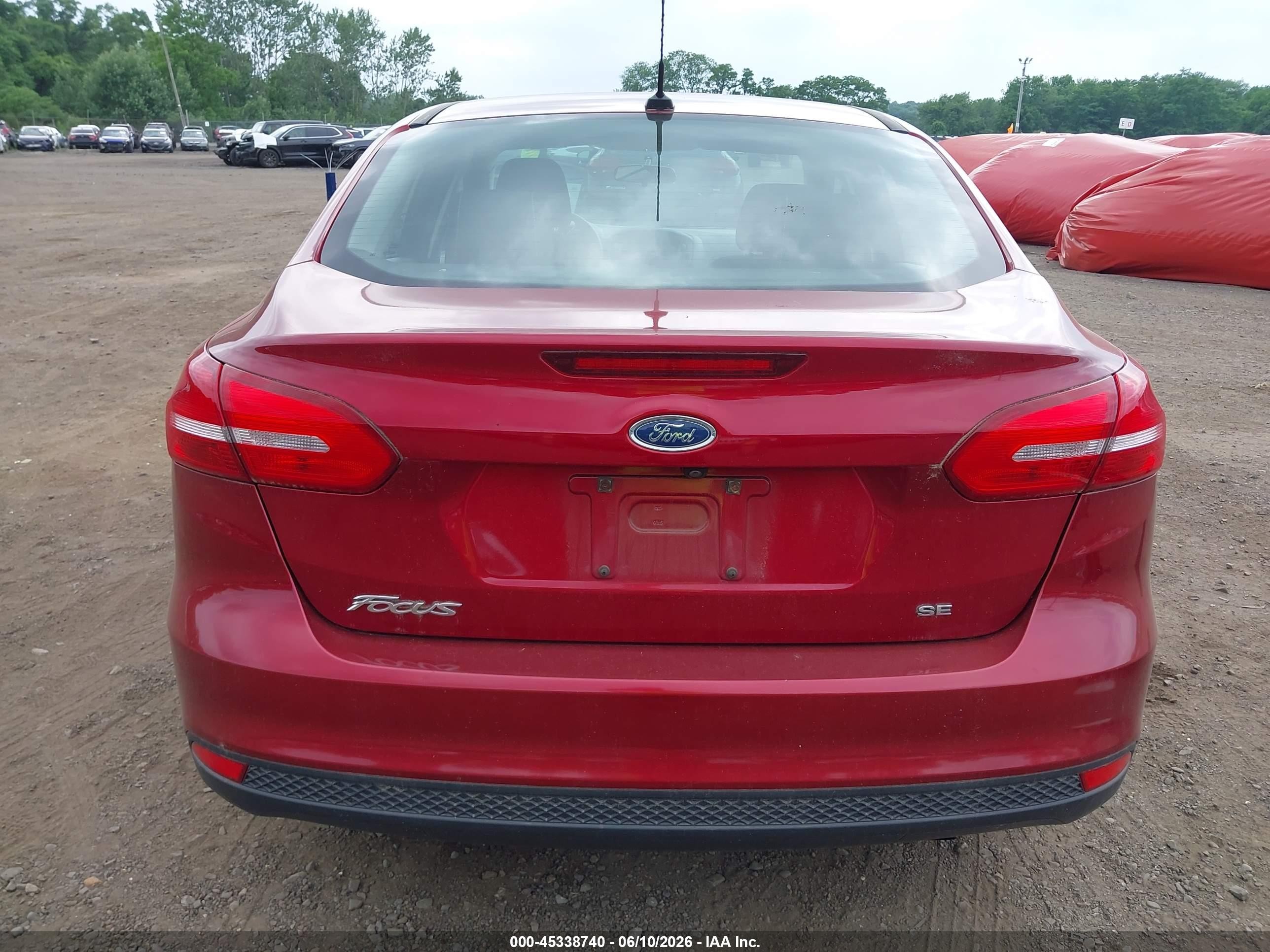 2016 Ford Focus Se Red vin: 1FADP3F21GL304007