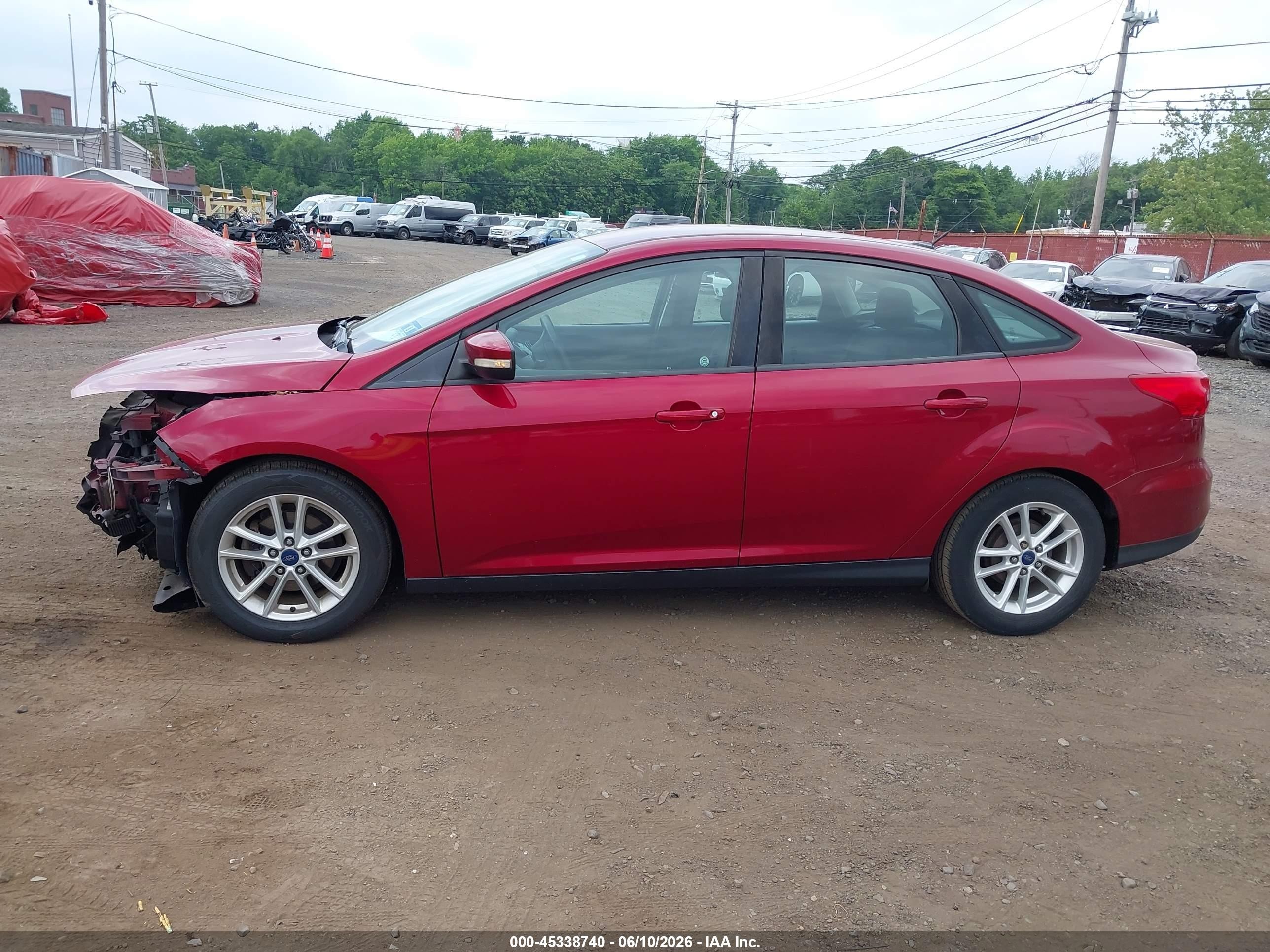 2016 Ford Focus Se Red vin: 1FADP3F21GL304007