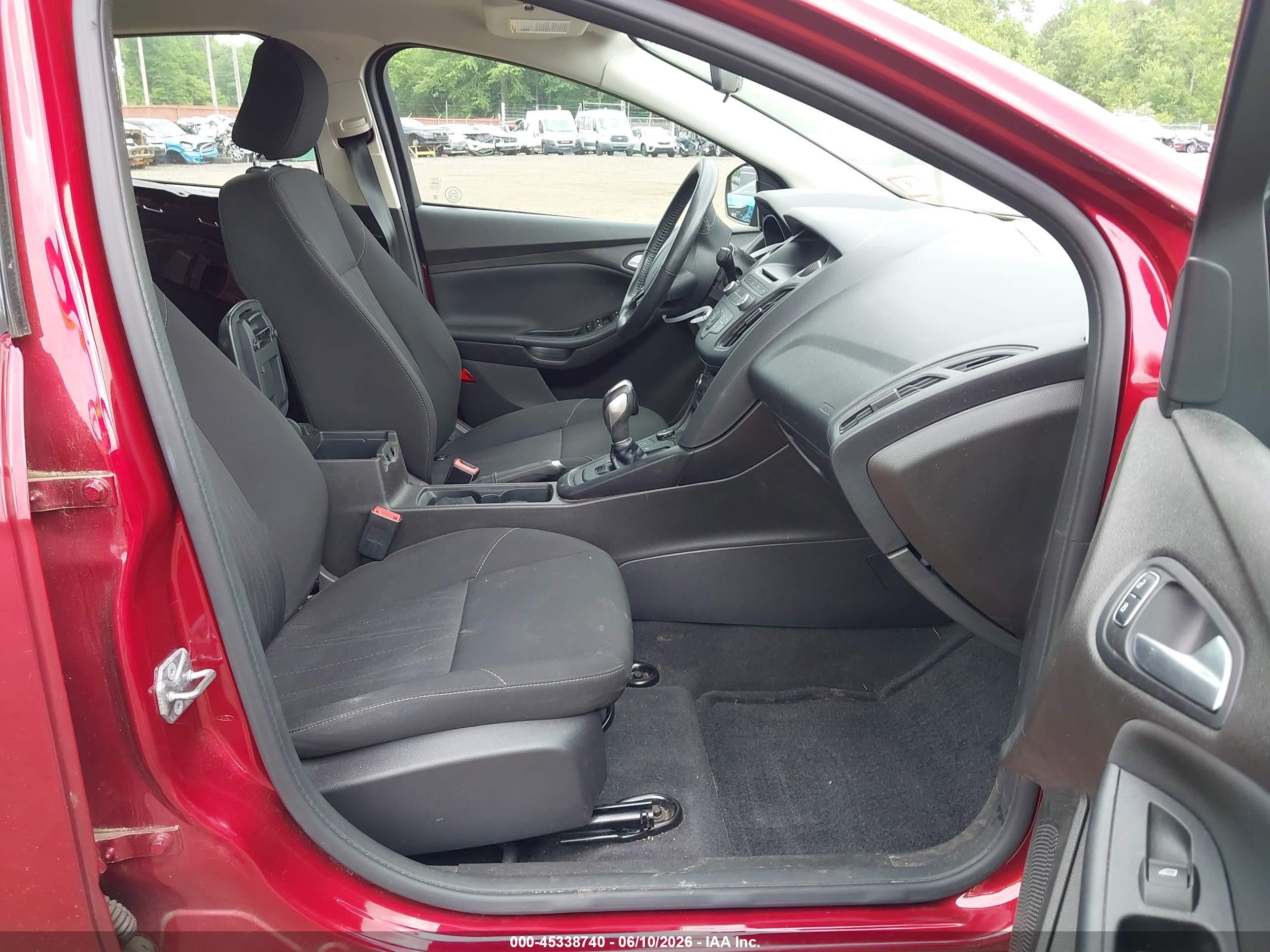 2016 Ford Focus Se Red vin: 1FADP3F21GL304007