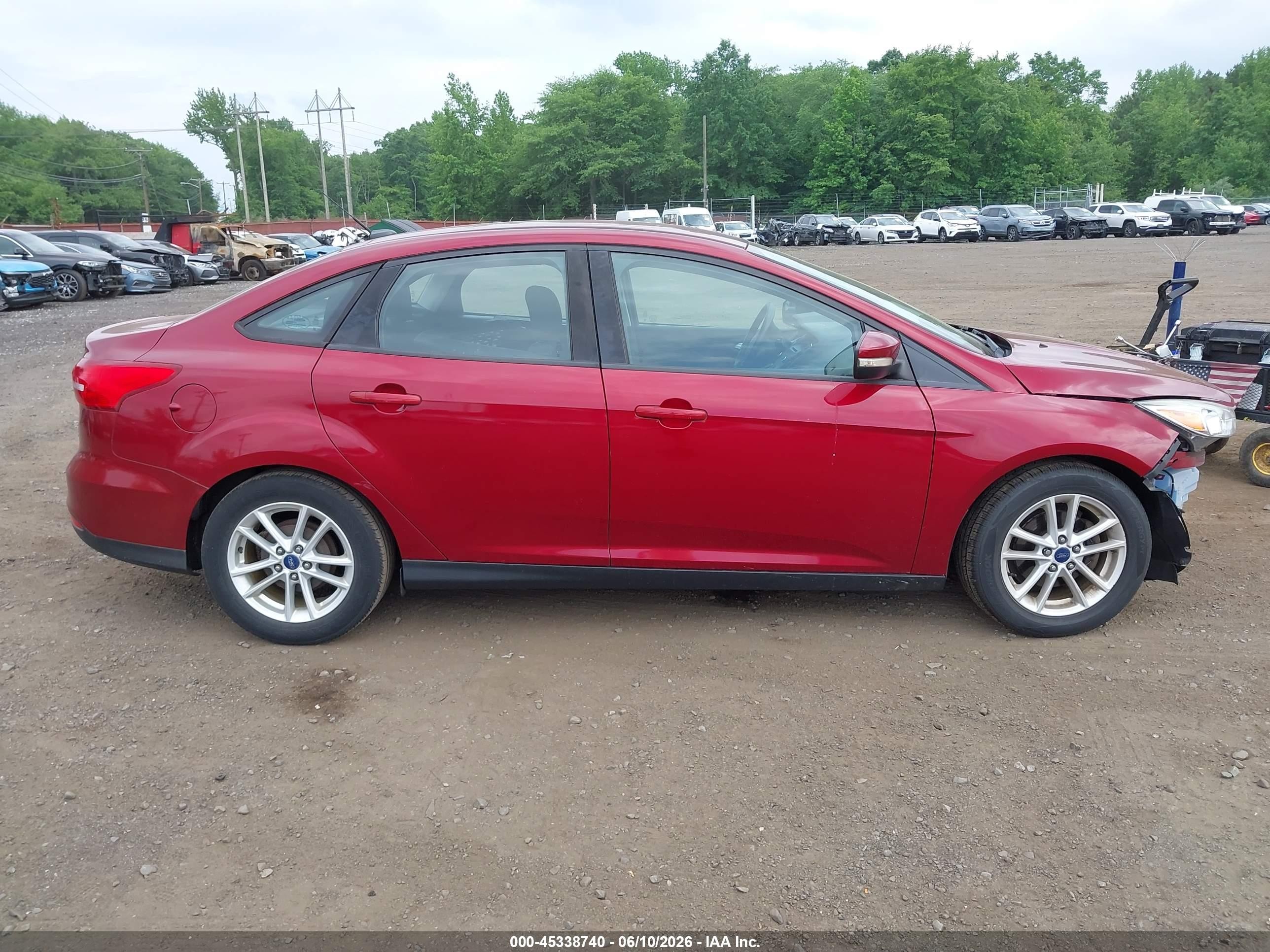 2016 Ford Focus Se Red vin: 1FADP3F21GL304007