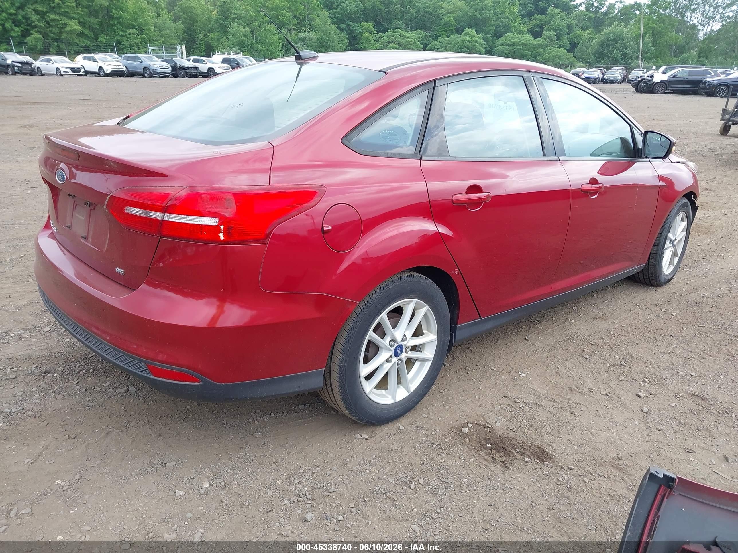 2016 Ford Focus Se Red vin: 1FADP3F21GL304007