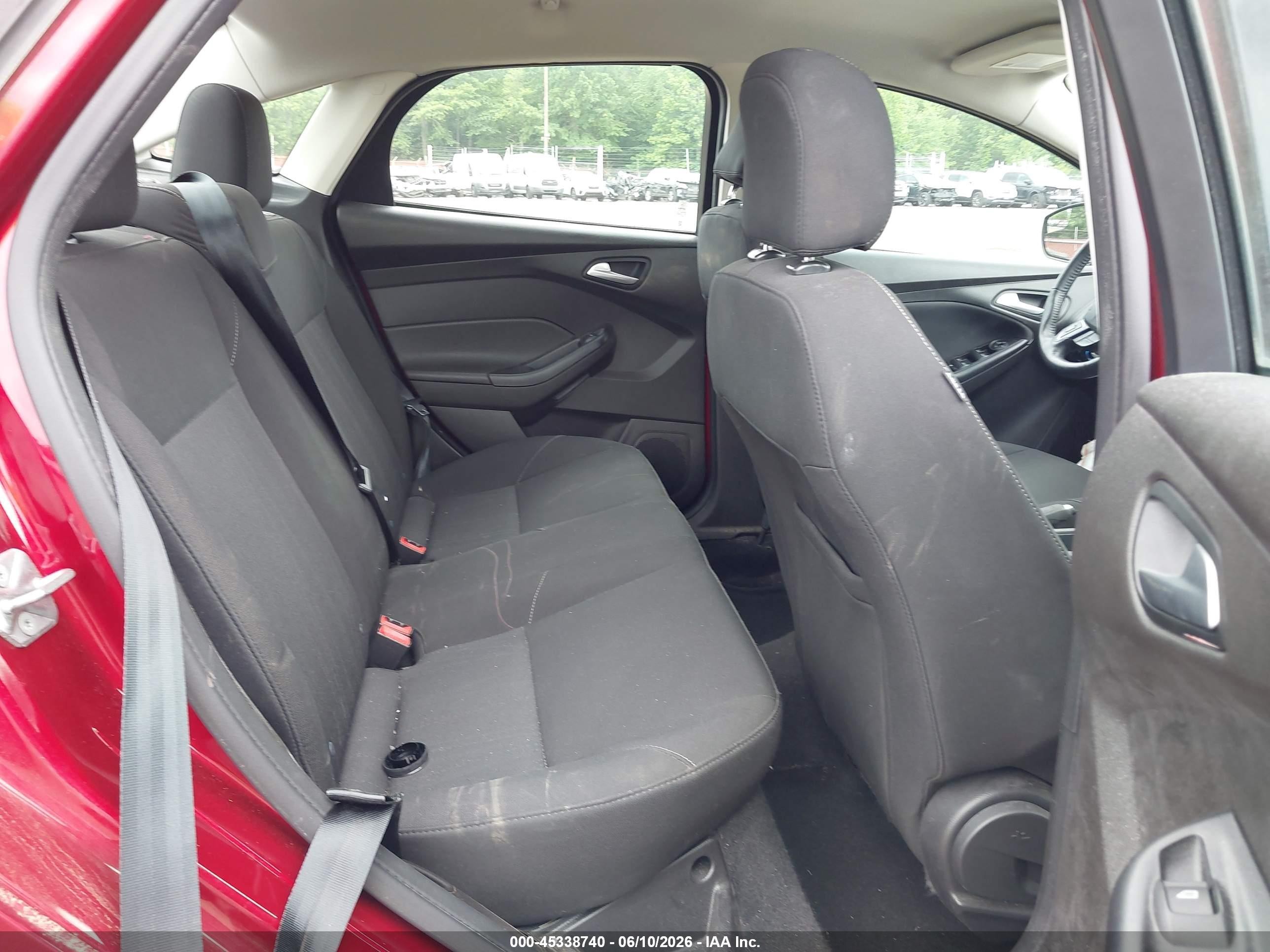 2016 Ford Focus Se Red vin: 1FADP3F21GL304007