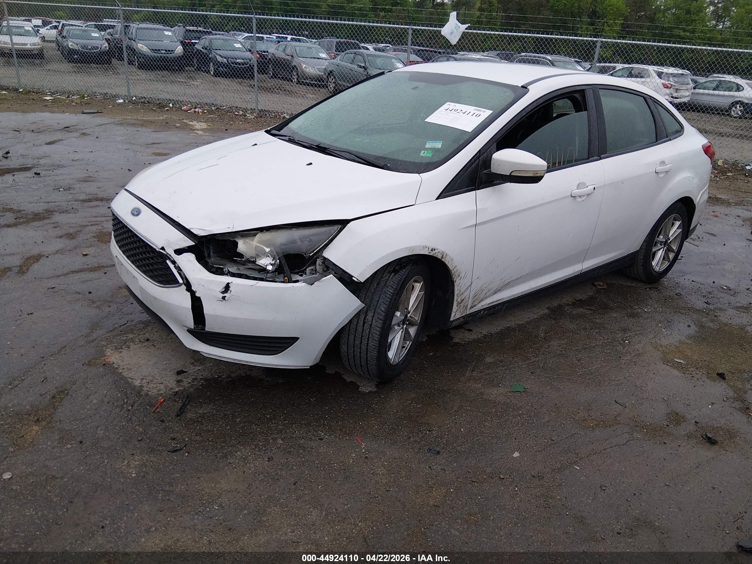 2016 Ford Focus Se White vin: 1FADP3F21GL320692