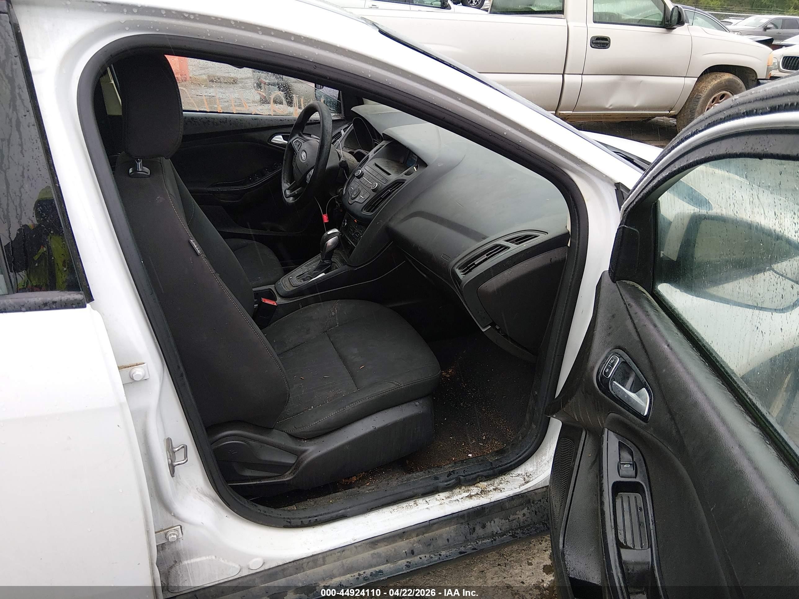 2016 Ford Focus Se White vin: 1FADP3F21GL320692