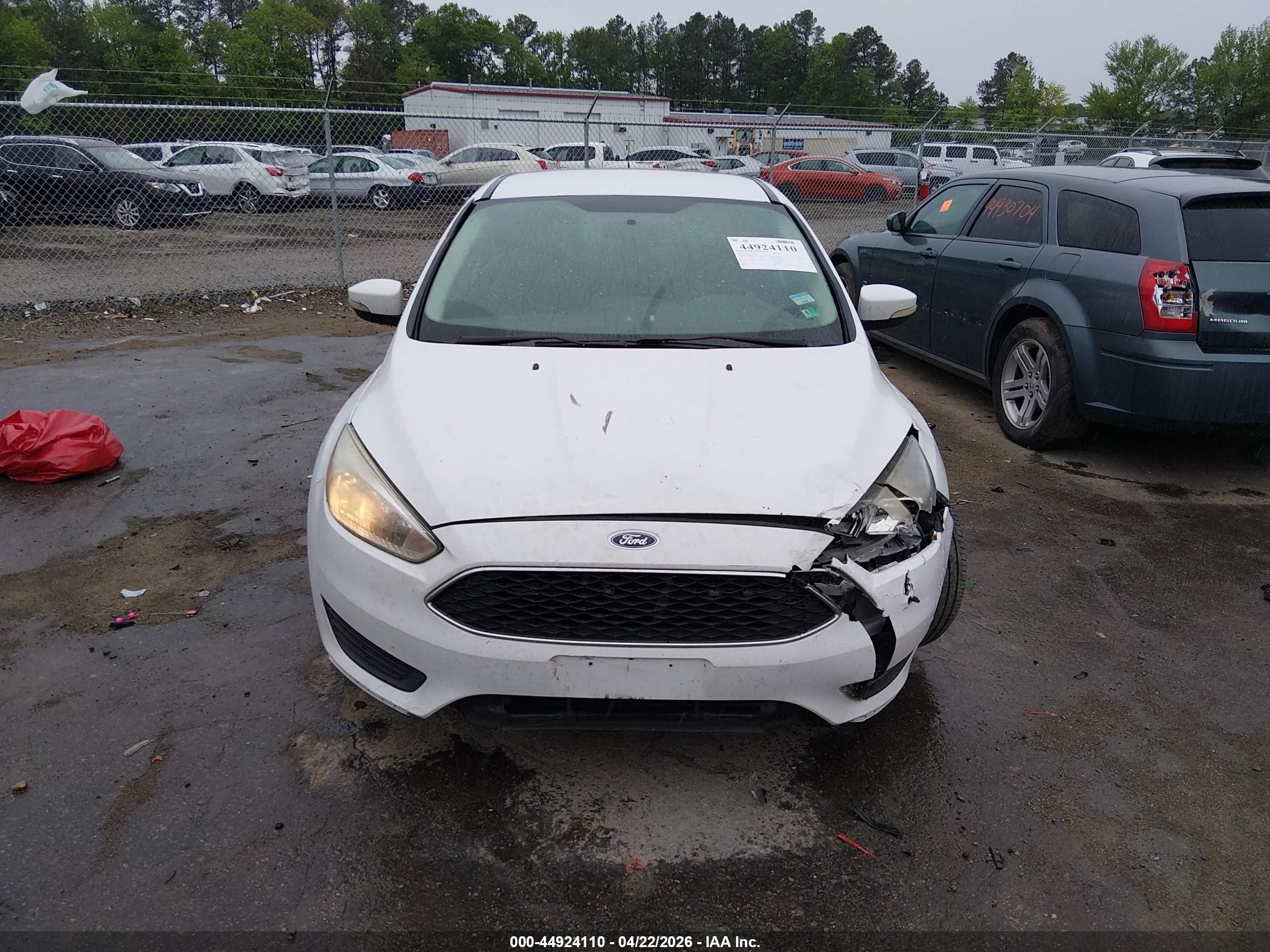 2016 Ford Focus Se White vin: 1FADP3F21GL320692