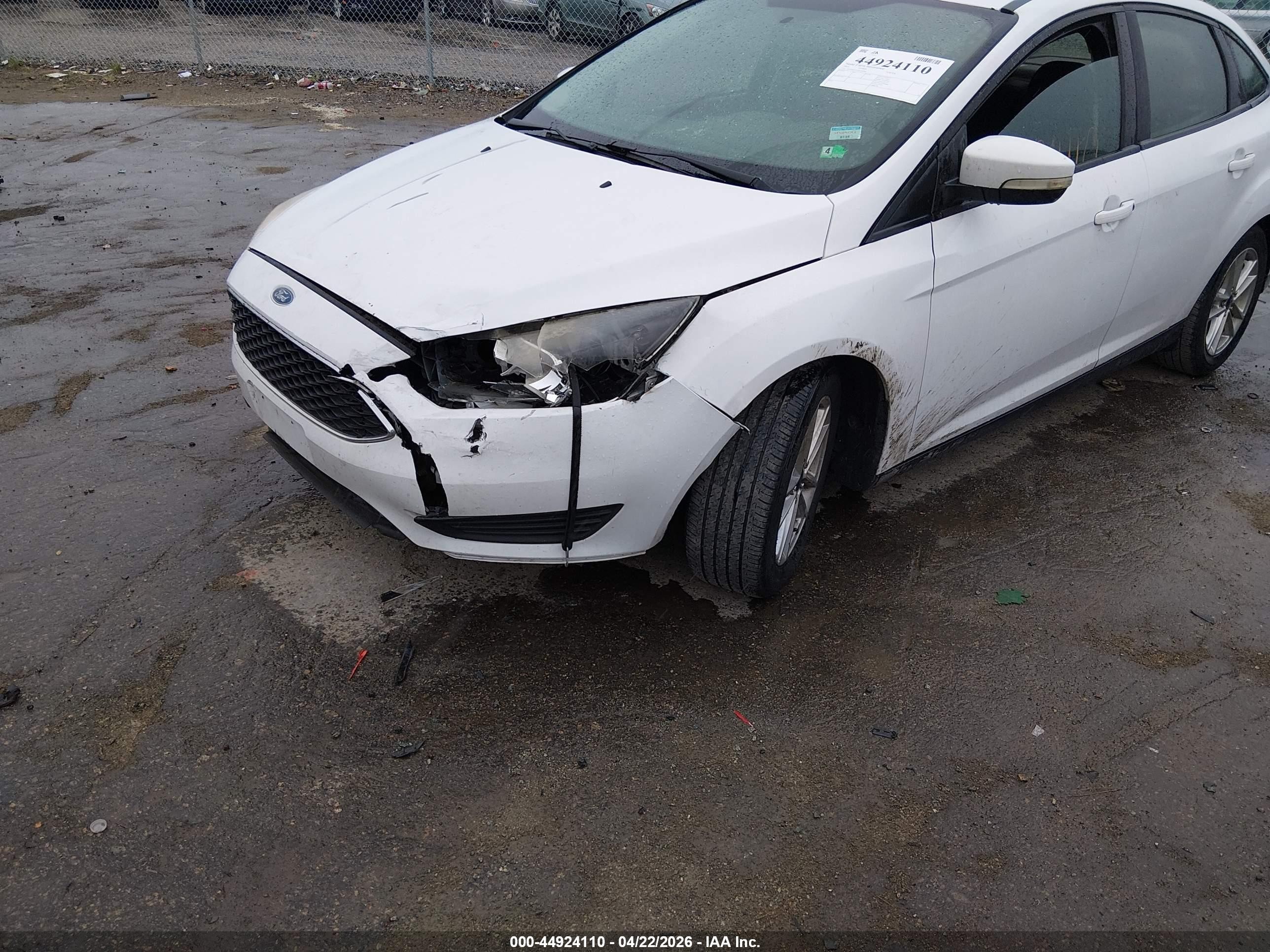2016 Ford Focus Se White vin: 1FADP3F21GL320692