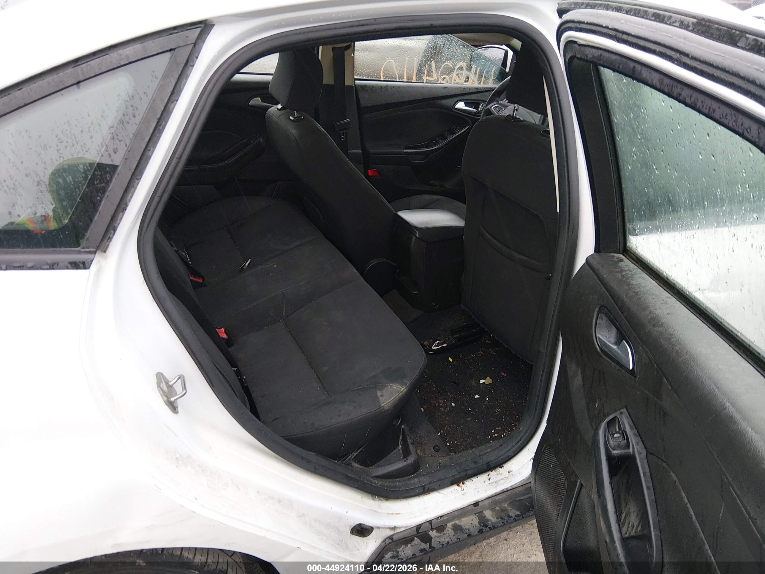2016 Ford Focus Se White vin: 1FADP3F21GL320692