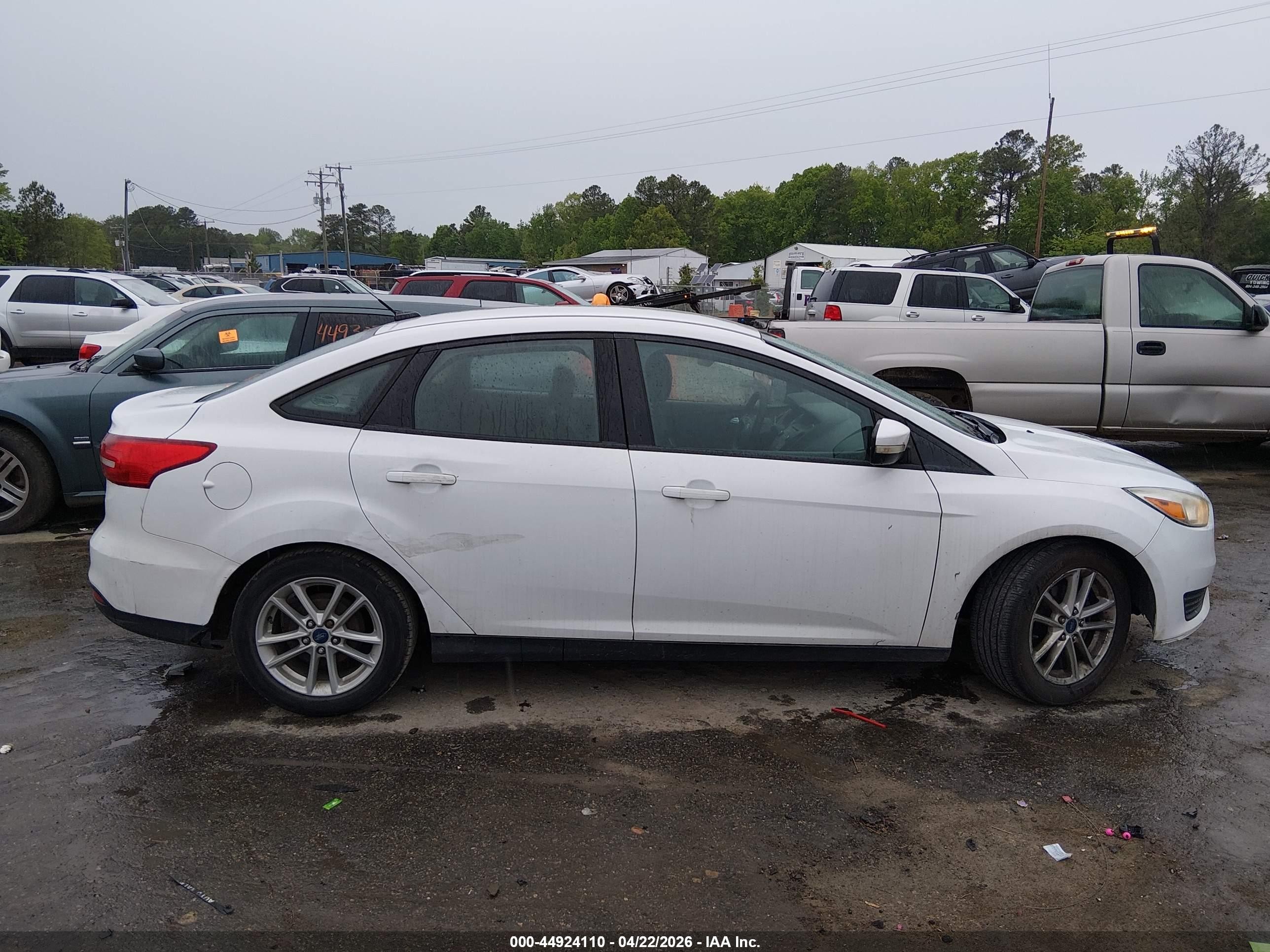 2016 Ford Focus Se White vin: 1FADP3F21GL320692