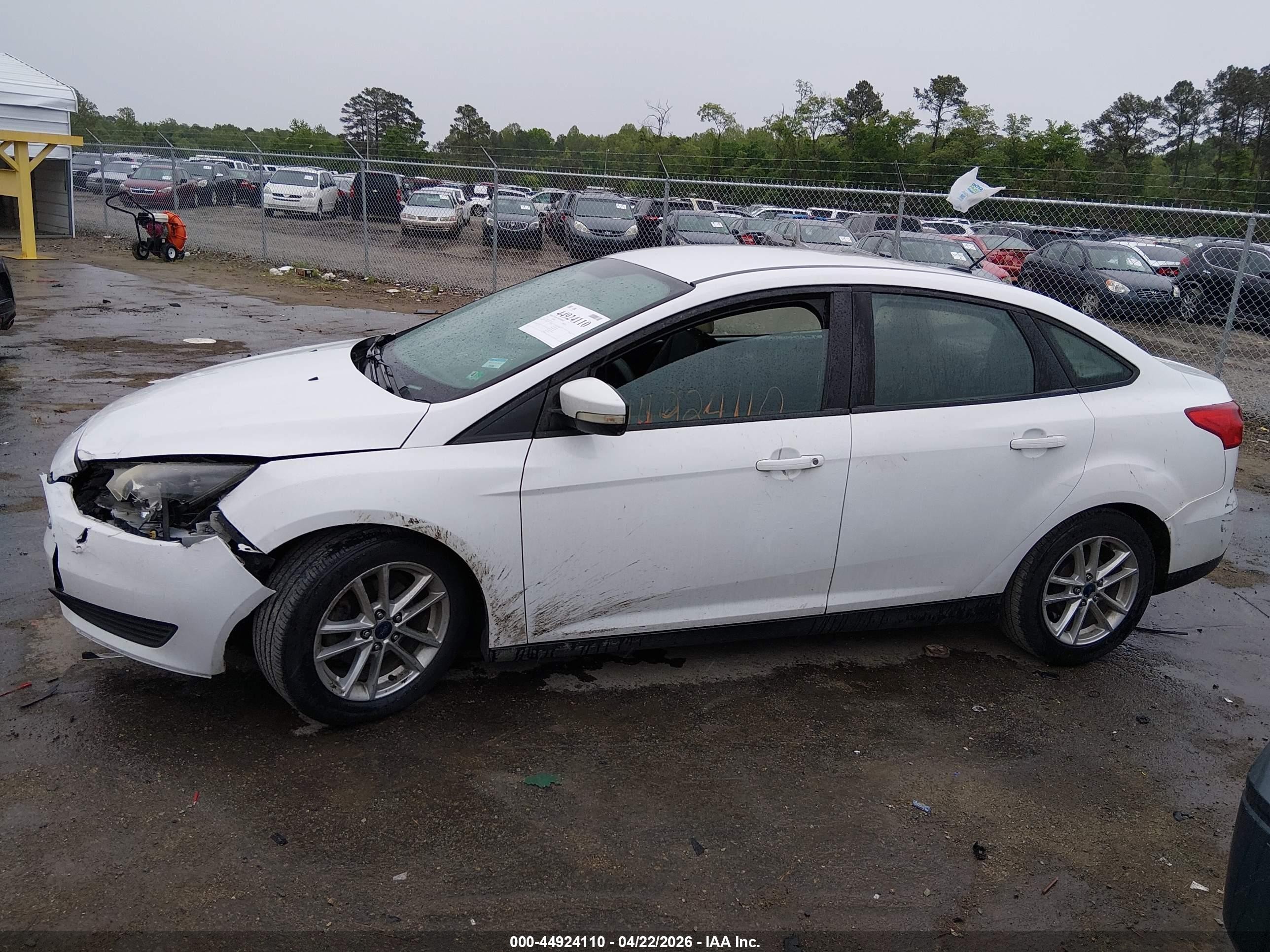 2016 Ford Focus Se White vin: 1FADP3F21GL320692