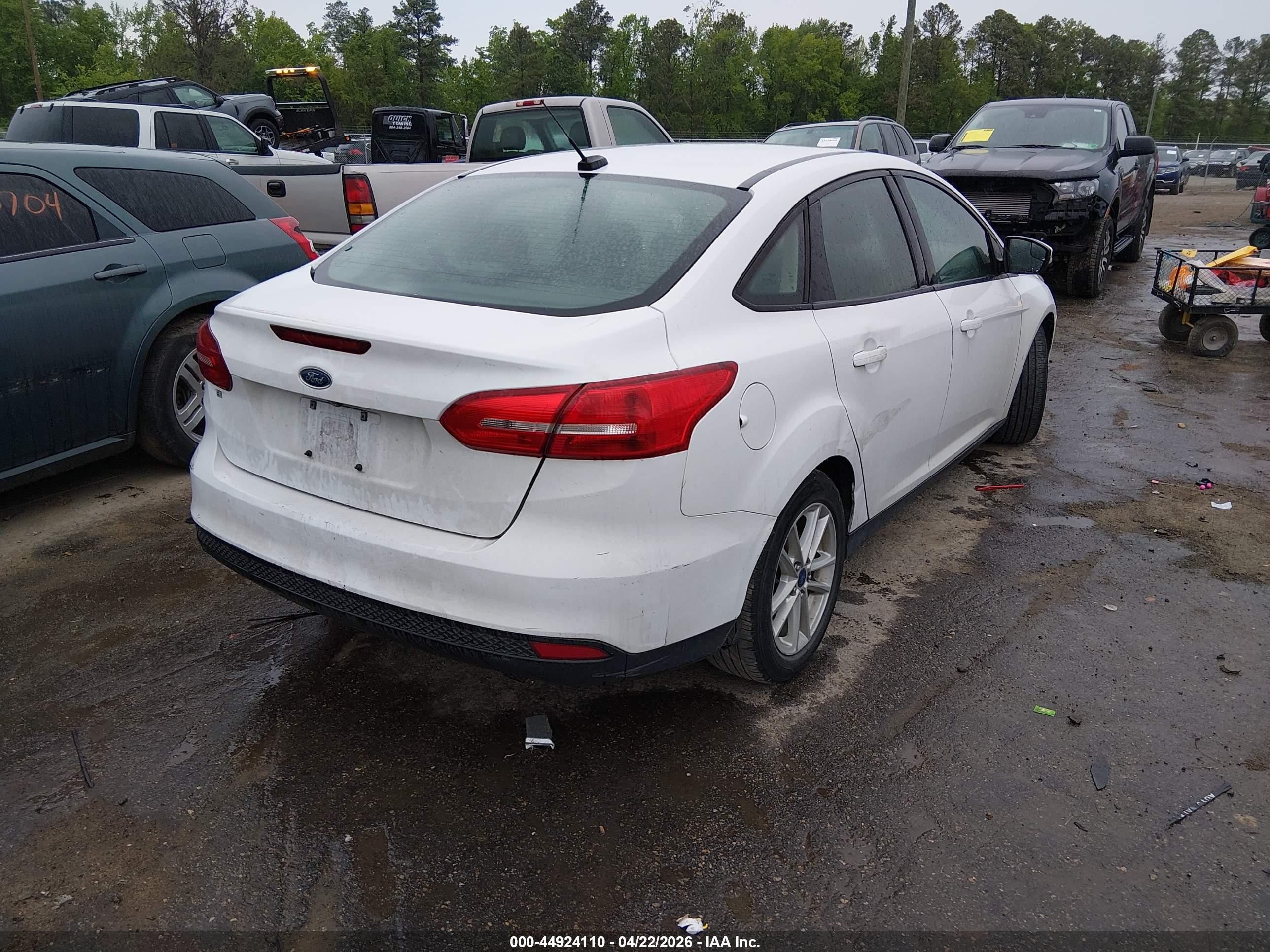 2016 Ford Focus Se White vin: 1FADP3F21GL320692