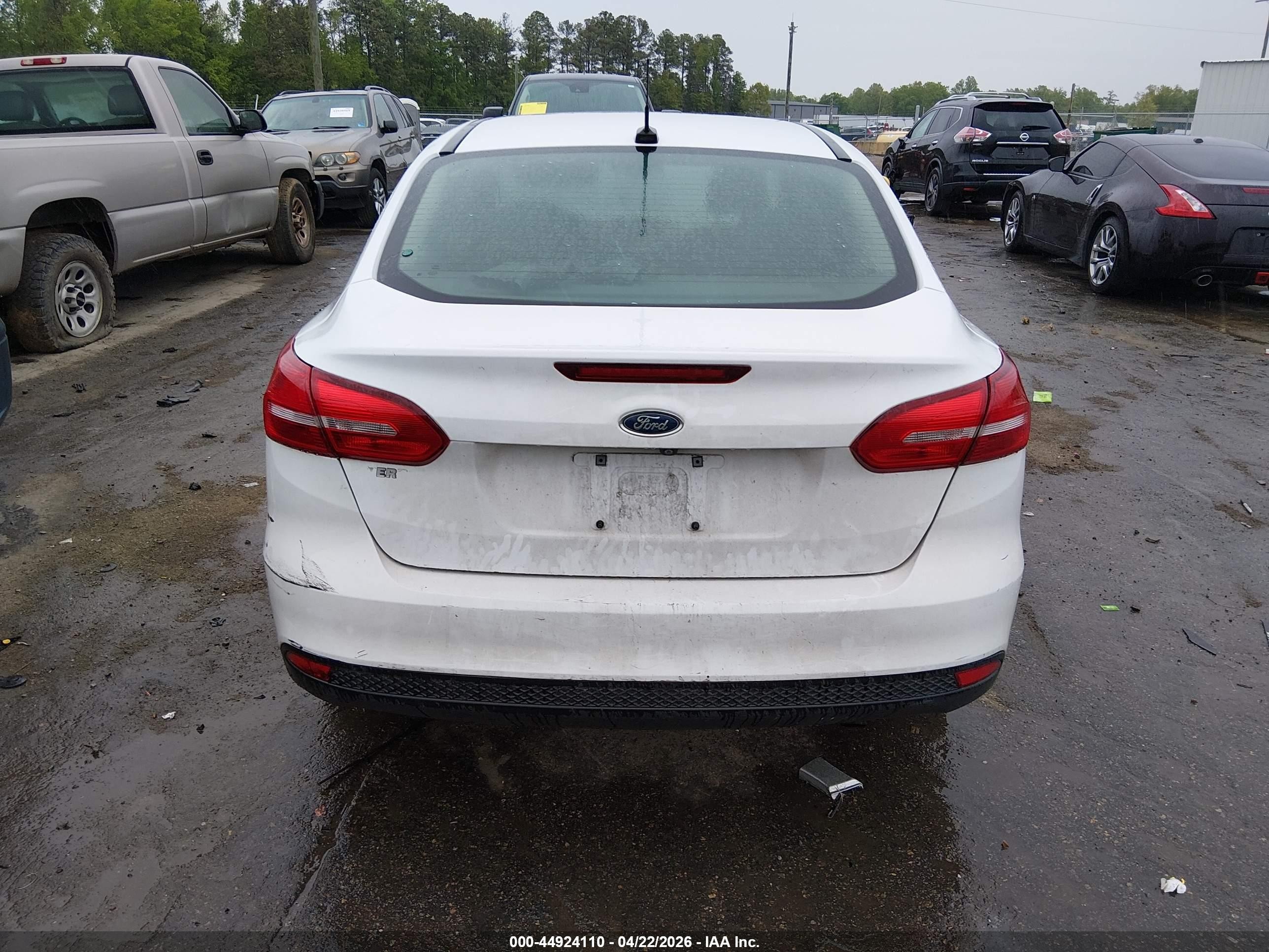 2016 Ford Focus Se White vin: 1FADP3F21GL320692