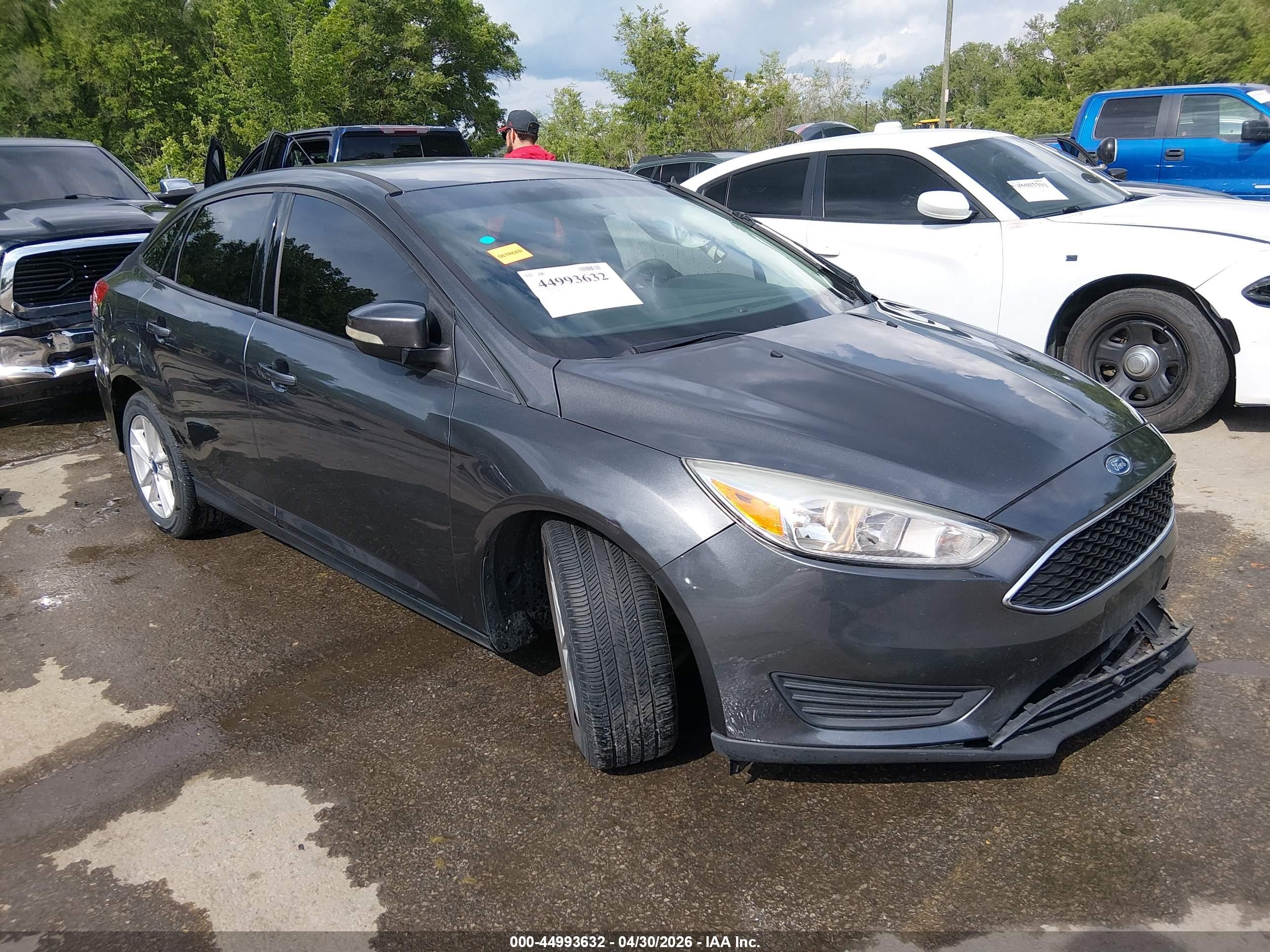 2016 Ford Focus Se Gray vin: 1FADP3F21GL391407