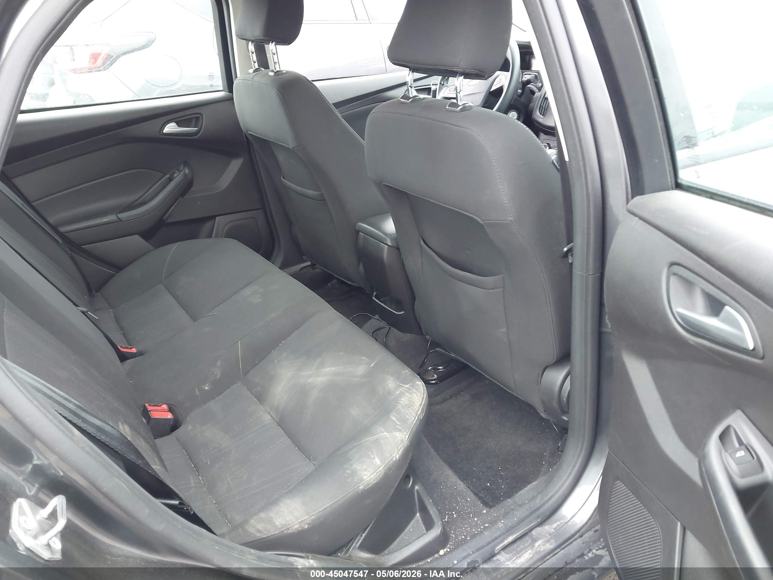 2016 Ford Focus Se Gray vin: 1FADP3F21GL393030