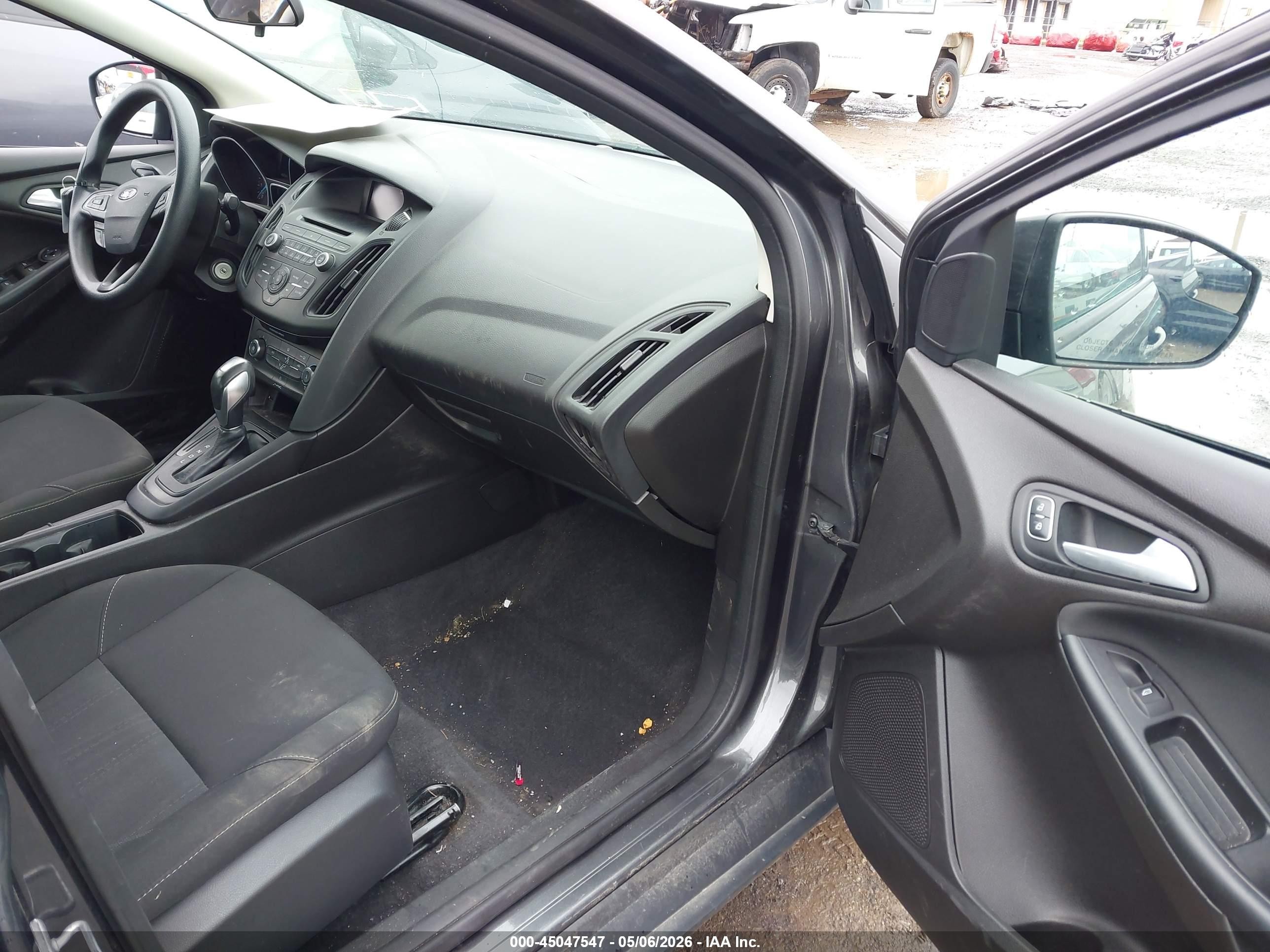 2016 Ford Focus Se Gray vin: 1FADP3F21GL393030