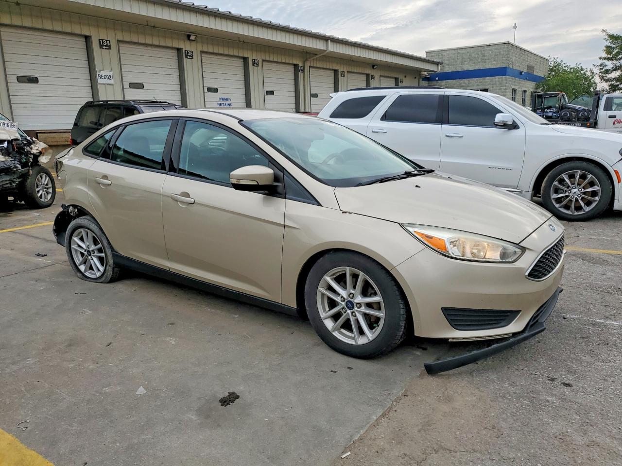 2017 Ford Focus Se Cream vin: 1FADP3F21HL209576
