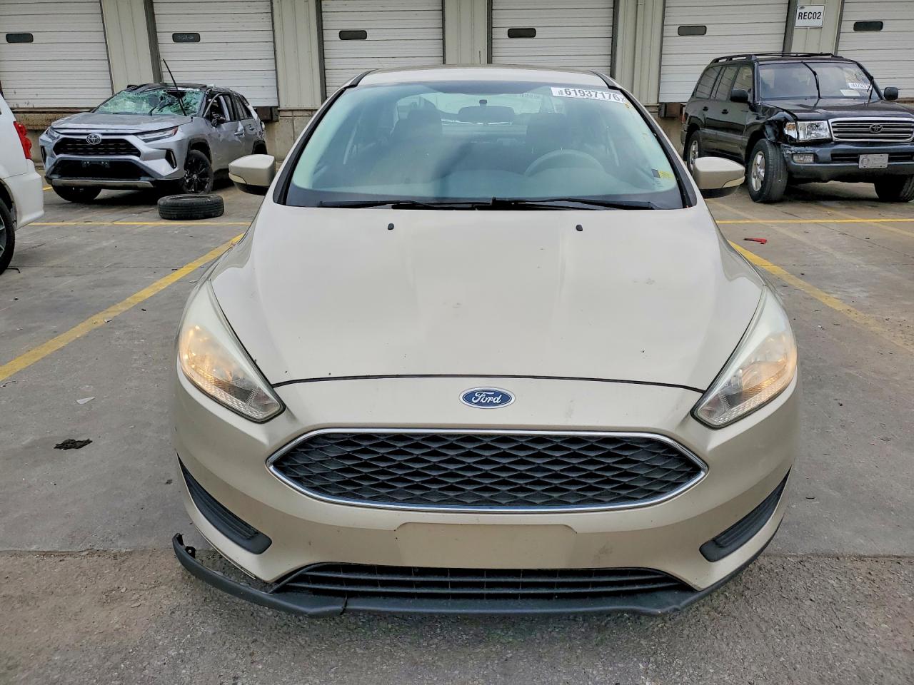 2017 Ford Focus Se Cream vin: 1FADP3F21HL209576