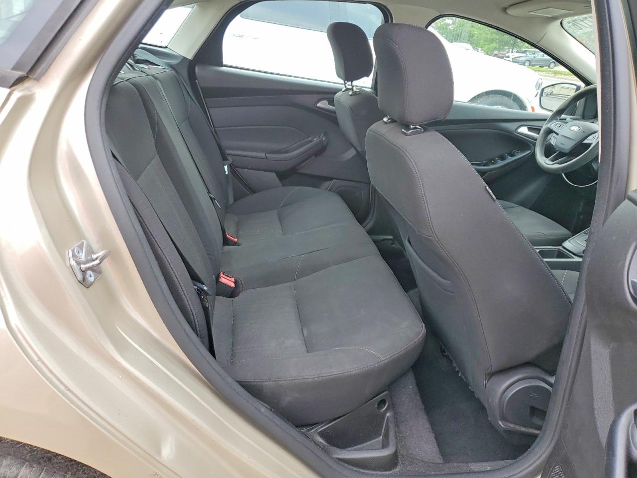 2017 Ford Focus Se Cream vin: 1FADP3F21HL209576