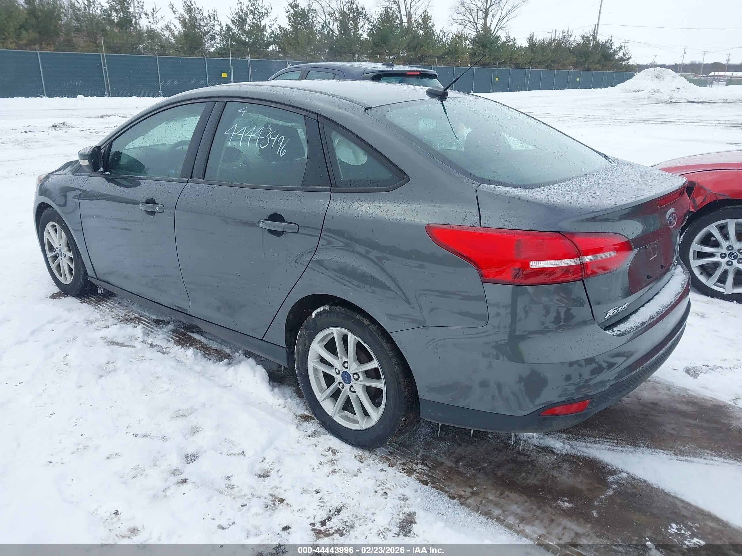 2017 Ford Focus Se Gray vin: 1FADP3F21HL288408
