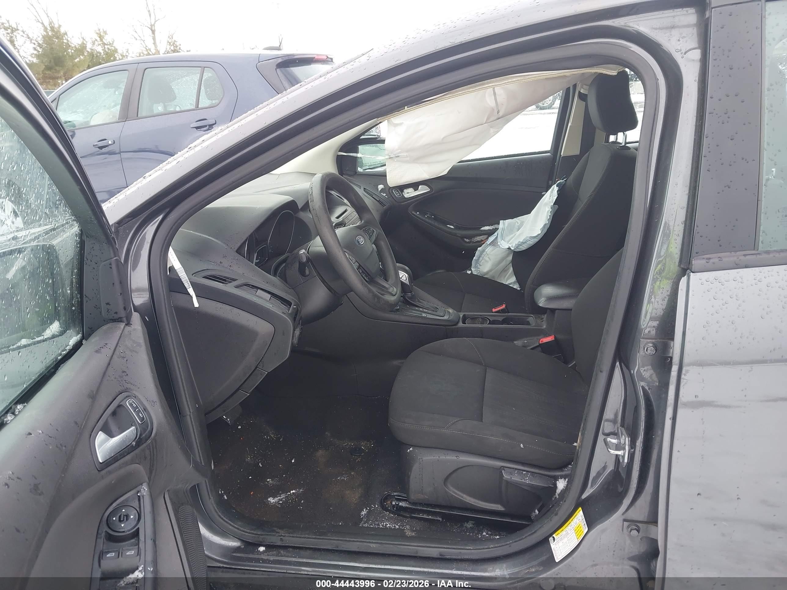 2017 Ford Focus Se Gray vin: 1FADP3F21HL288408