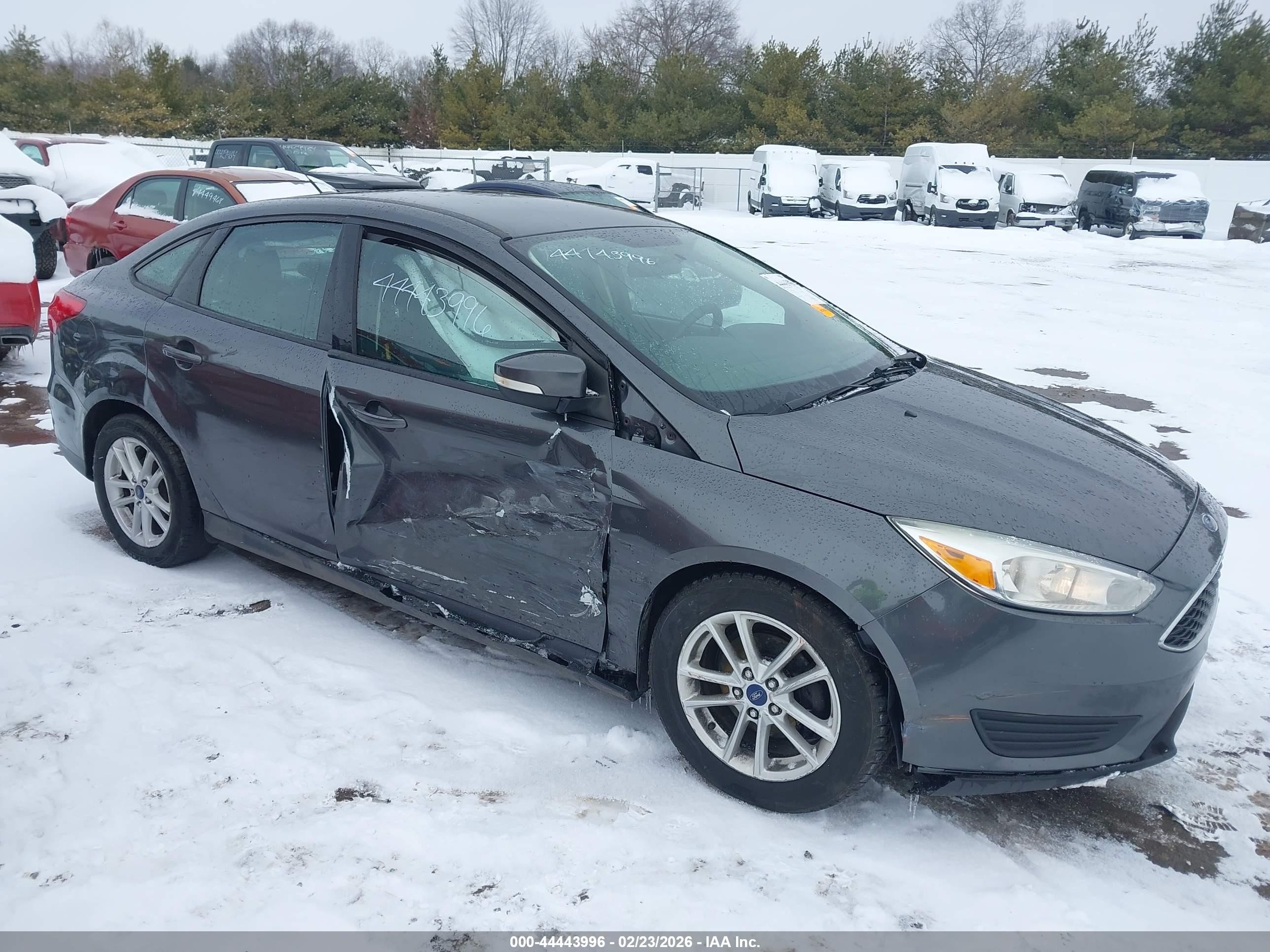 2017 Ford Focus Se Gray vin: 1FADP3F21HL288408