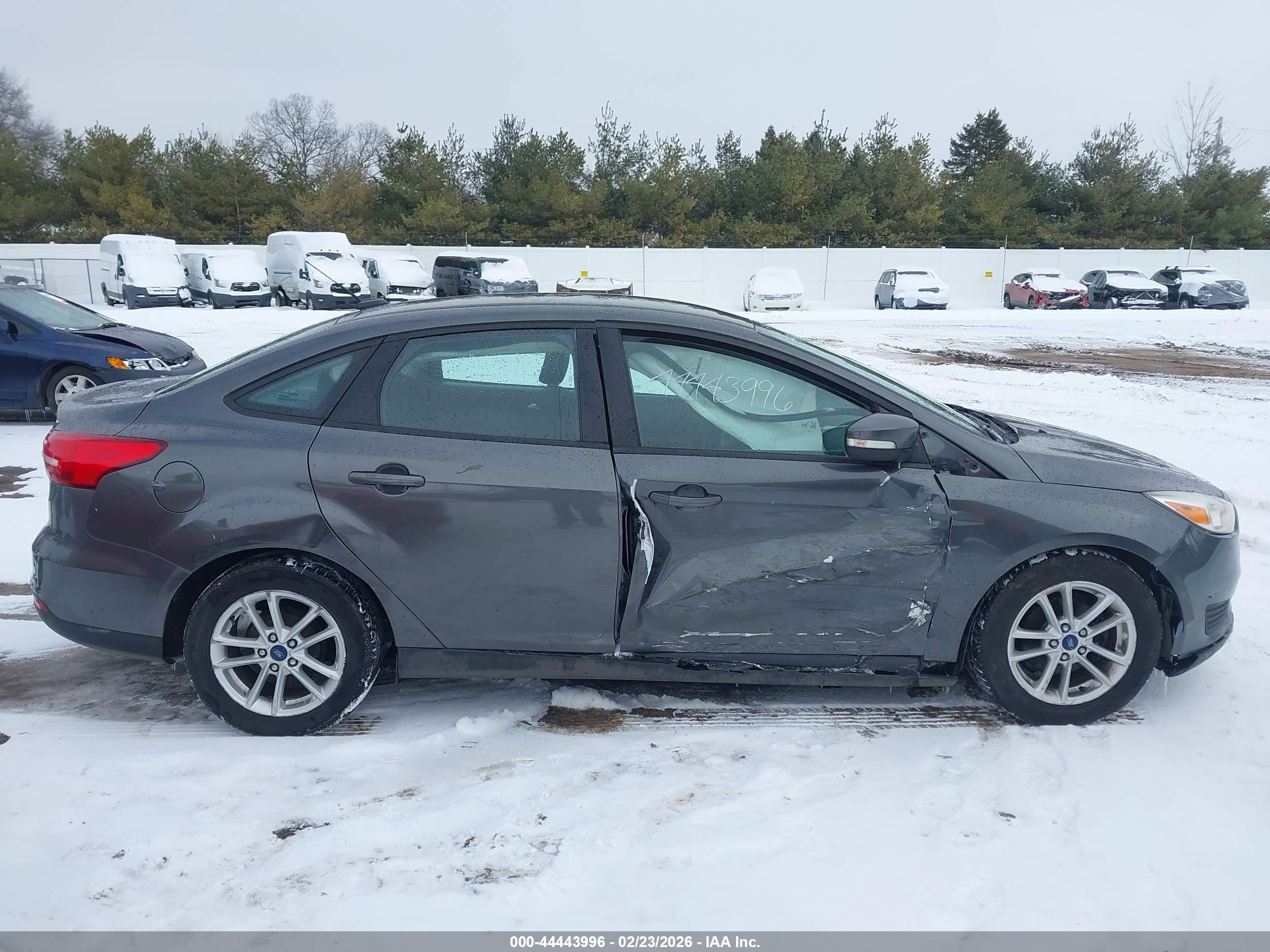 2017 Ford Focus Se Gray vin: 1FADP3F21HL288408