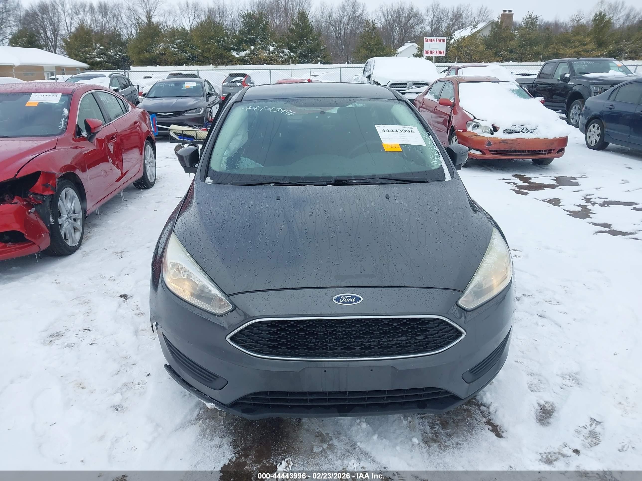2017 Ford Focus Se Gray vin: 1FADP3F21HL288408